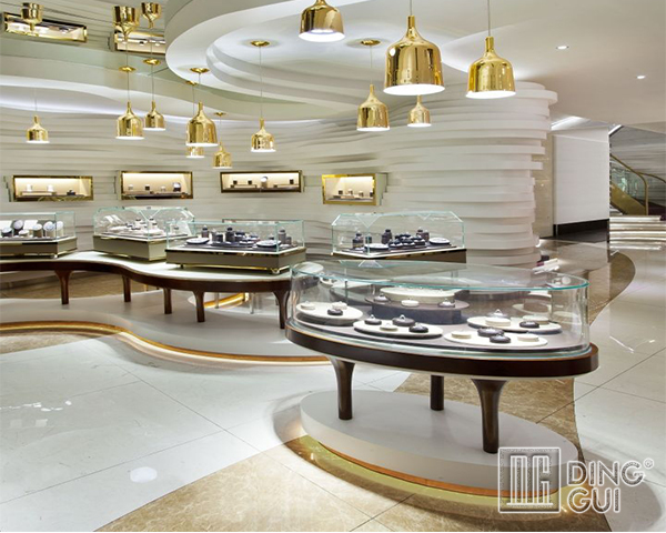 Vitríny a výrazné vybavenie obchodov 2