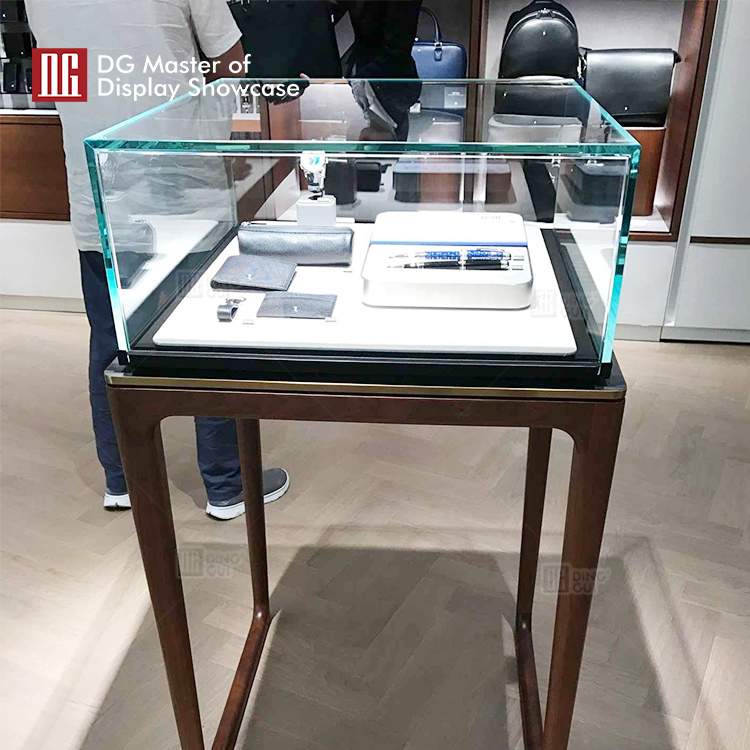 professional Single product showcase top brand | DG Display Showcase 8