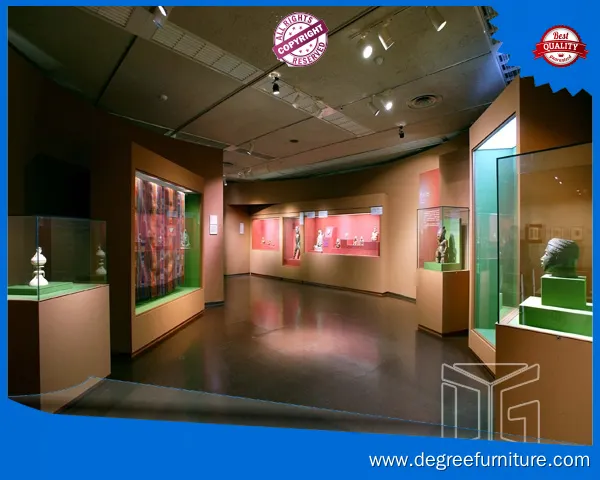 worldwide retro sci fi museum showcase with custom services | DG Display Showcase 1