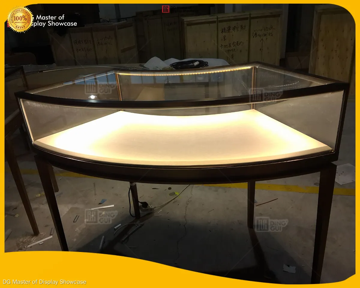 DG Display Showcase | creative optical shop display cabinets with custom services 1