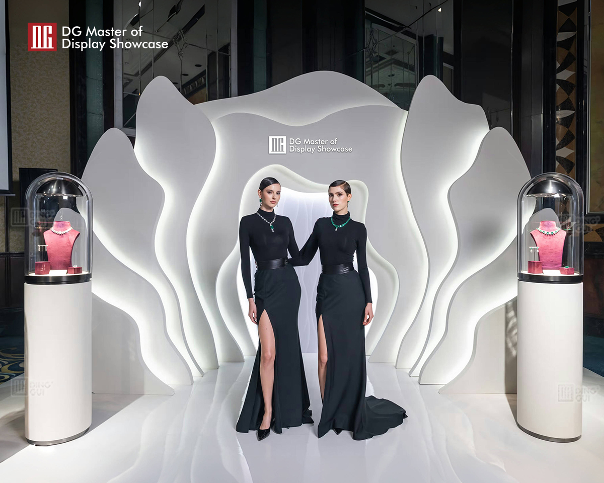 DG Display Showcase’s Luxurious and Innovative Jewelry Display Cabinet 8