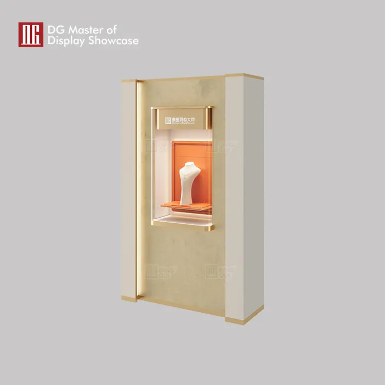 Luxury Black Jewelry Showcase: Craftsmanship and Elegance 3