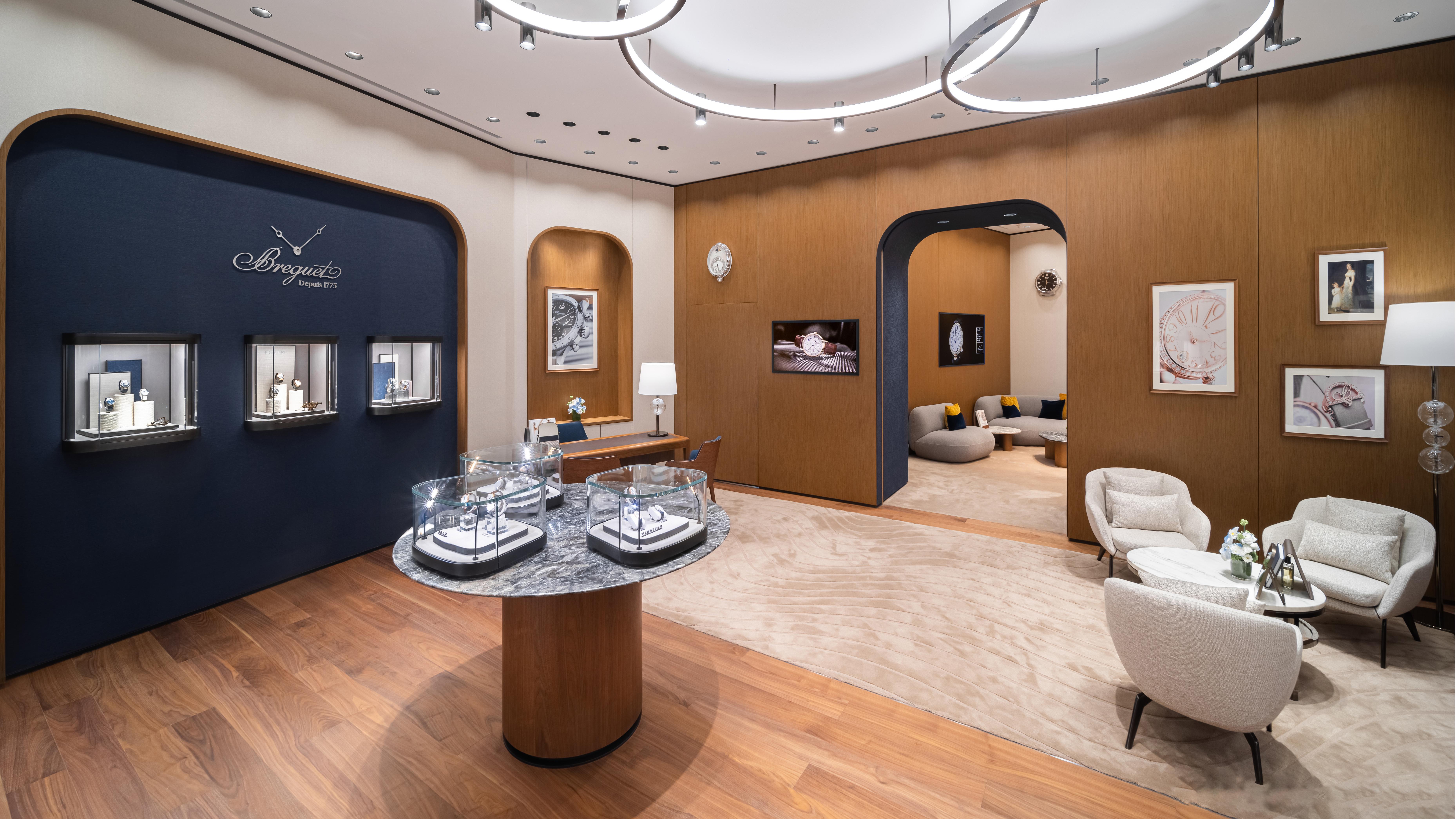 Unveiling the Micron-Level Craftsmanship of DG Watch Display Cabinets 1