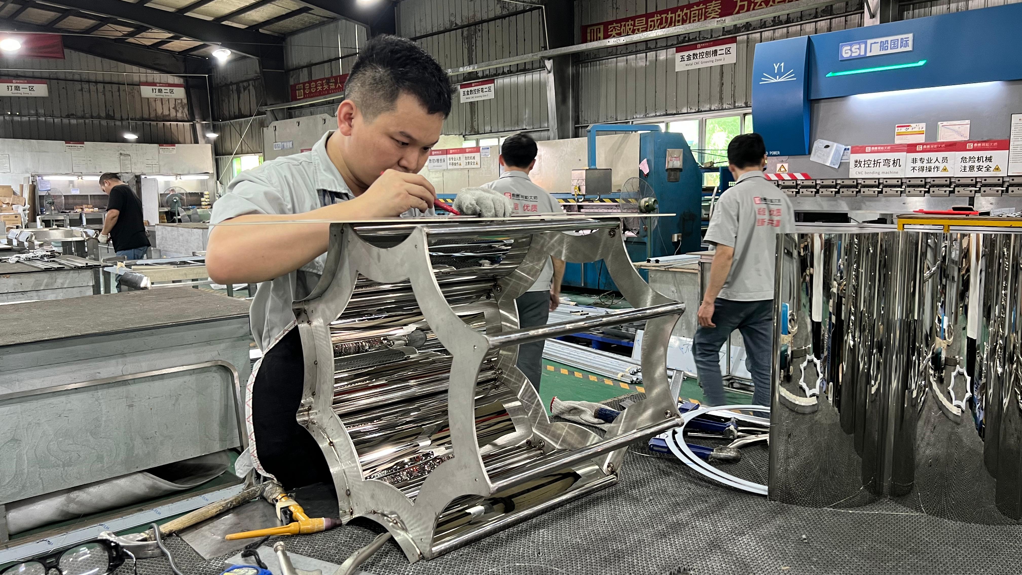 Perfection in Every Inch: The Craftsmanship Code of DG Display Showcase 1