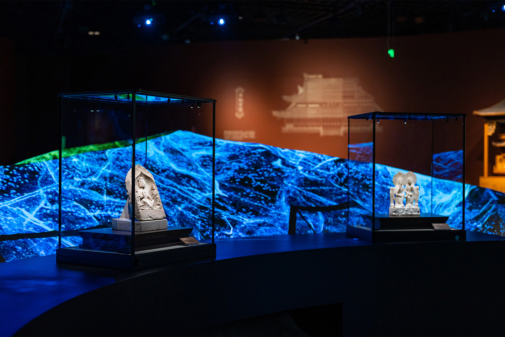 DG Display Showcase: How Innovative Display Case Design Enhances Museum Exhibitions 1