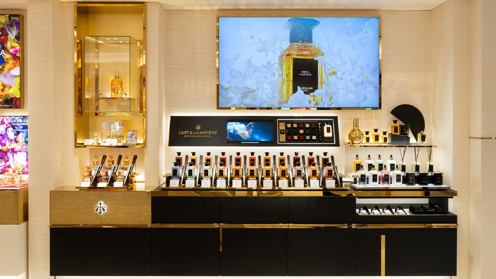 Creating a Visual Magnet: How Can a Perfume Display Case Attract Attention in Just One Second? 1