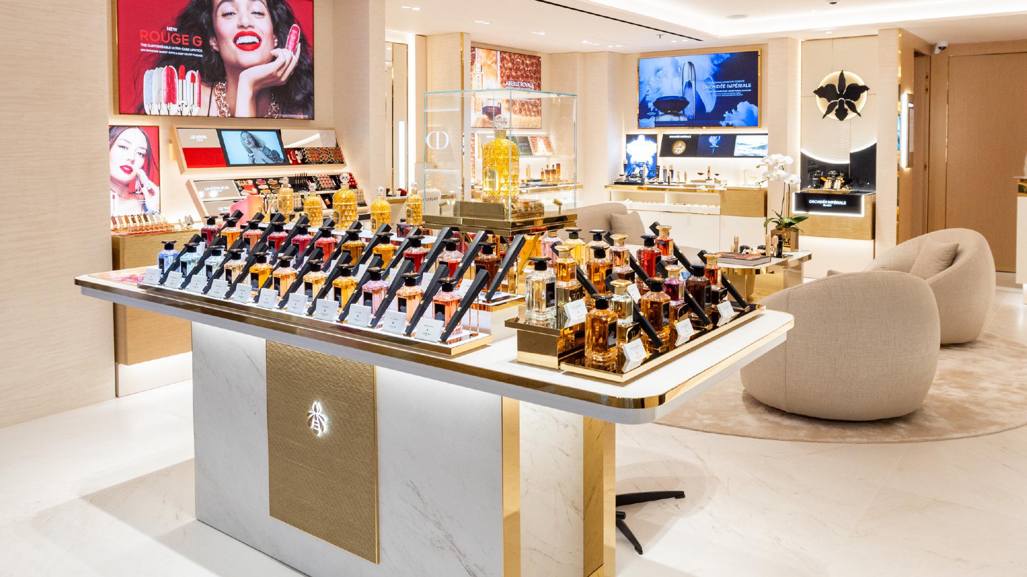 Creating a Visual Magnet: How Can a Perfume Display Case Attract Attention in Just One Second? 2