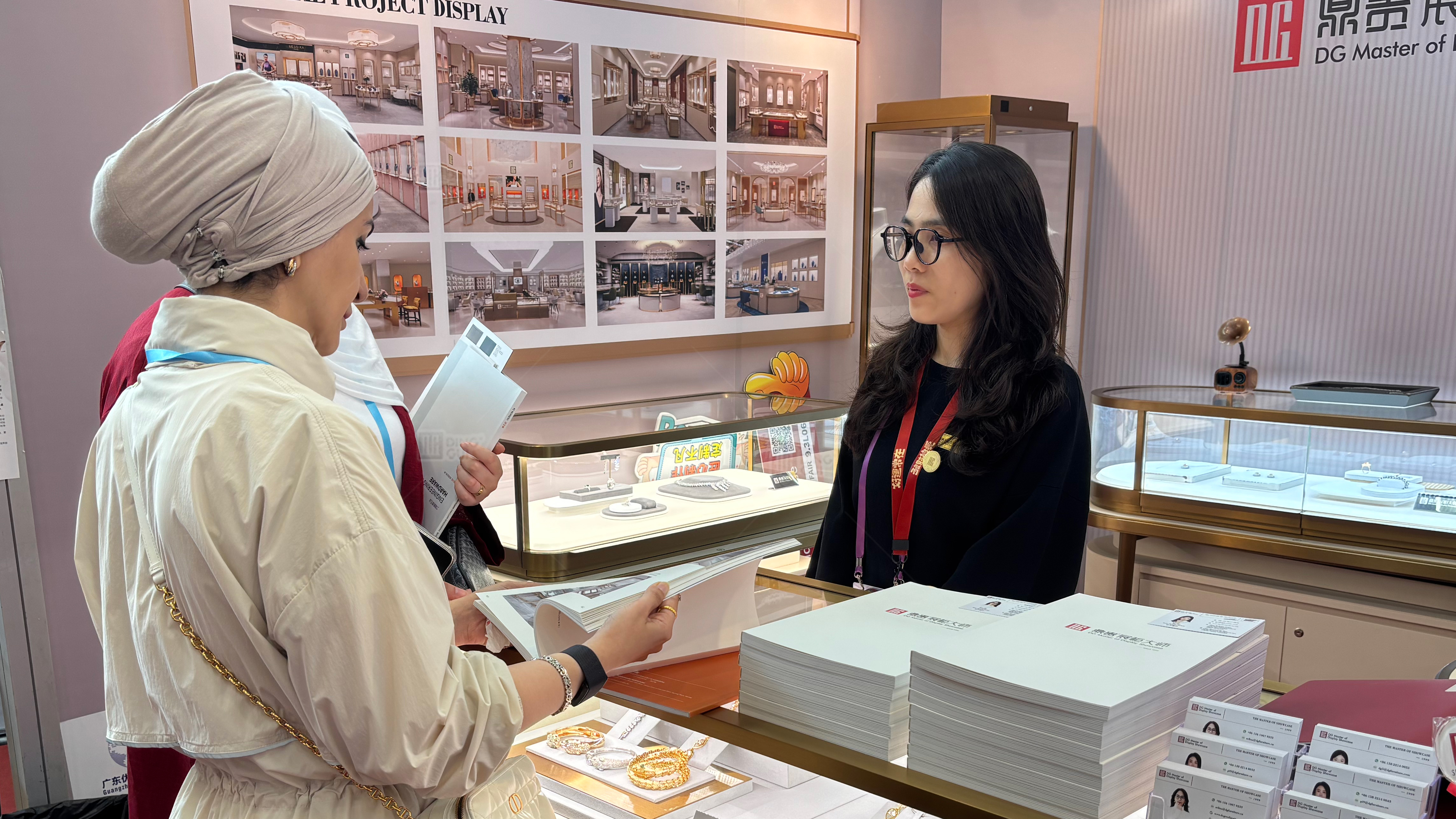 Surge in Client Follow-ups, Deep Resonance with Display Cabinets— DG's booth 9.3L06 sees a surge in attention 2