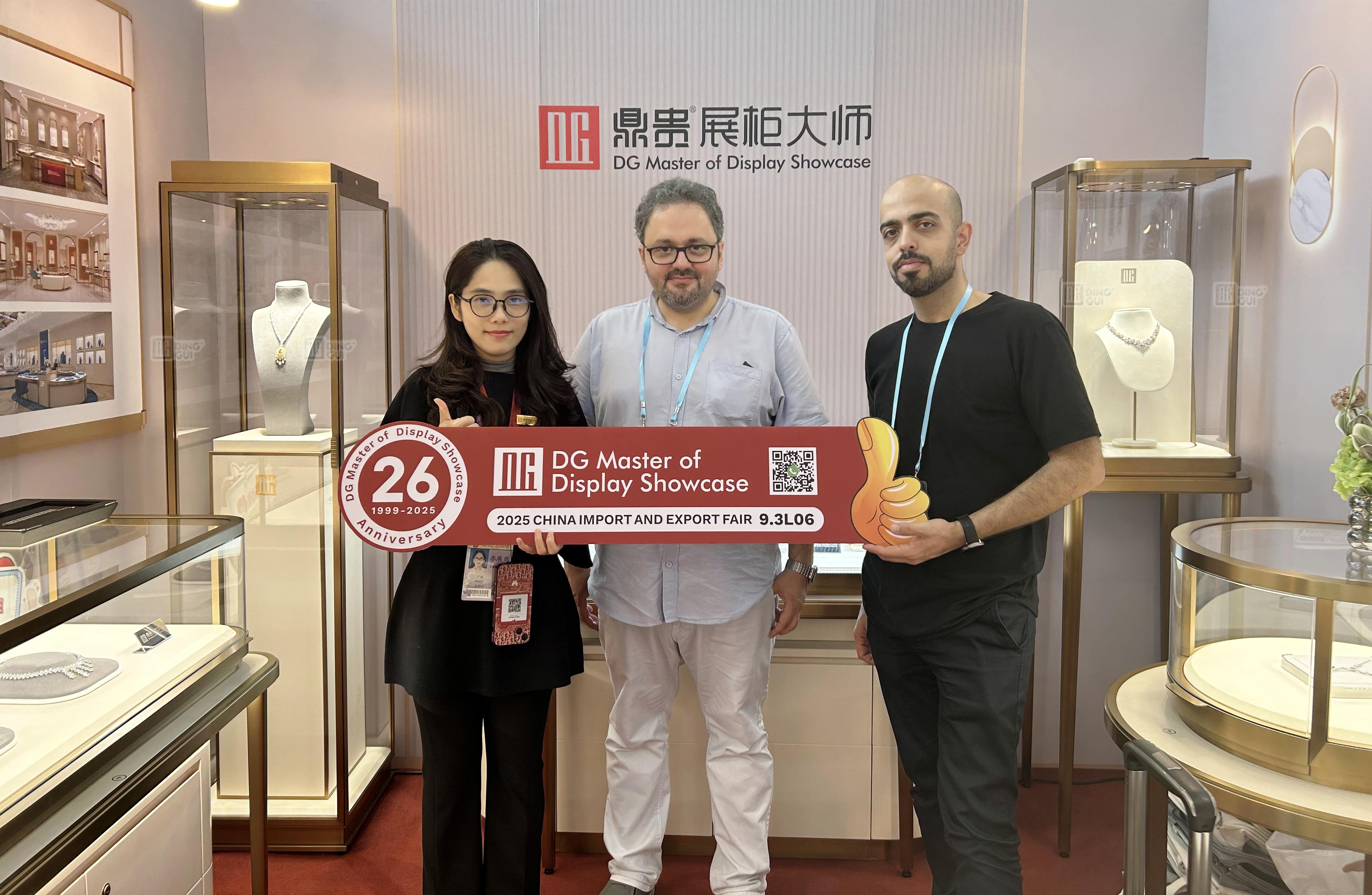 Magna Frequentia apud DG Tabernam 9.3L06 | Nundinae Cantonenses Incipiunt 1