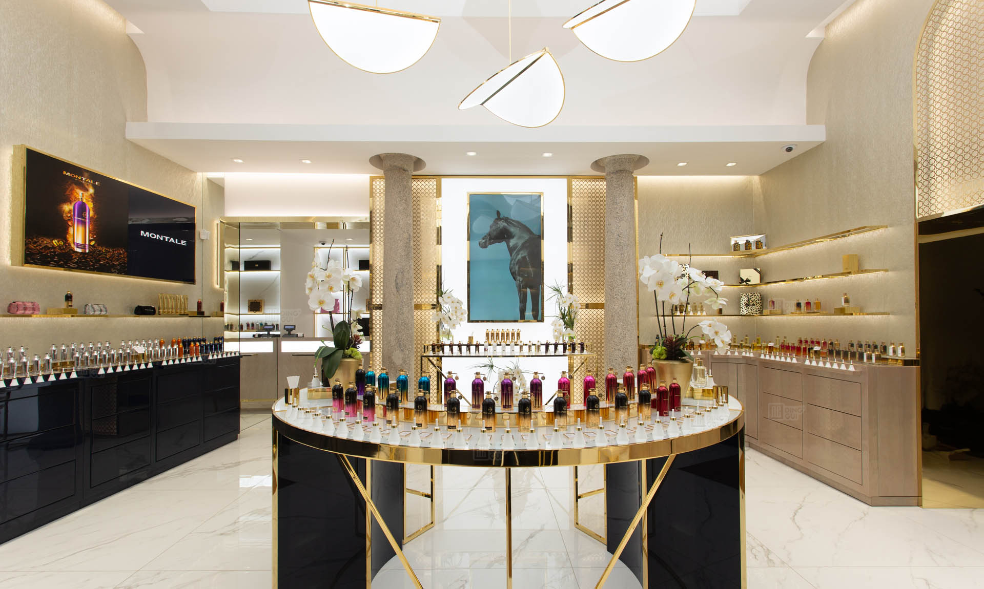 How Can a High-End Perfume Store Create an Immersive Shopping Experience? 1