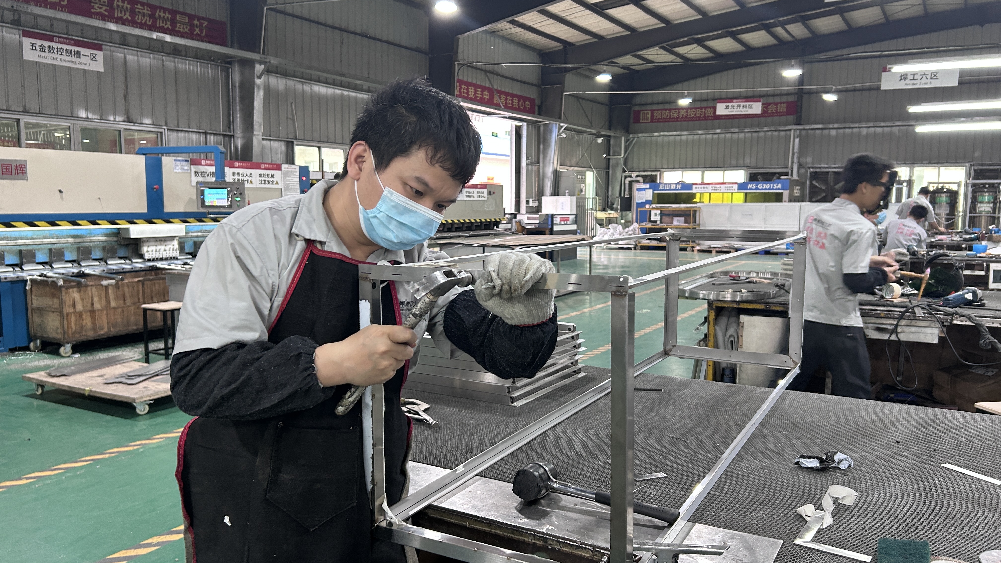 The Mastery of Craftsmanship in Jewelry Showcase Design: A Dual Enhancement of Quality and Aesthetics 2