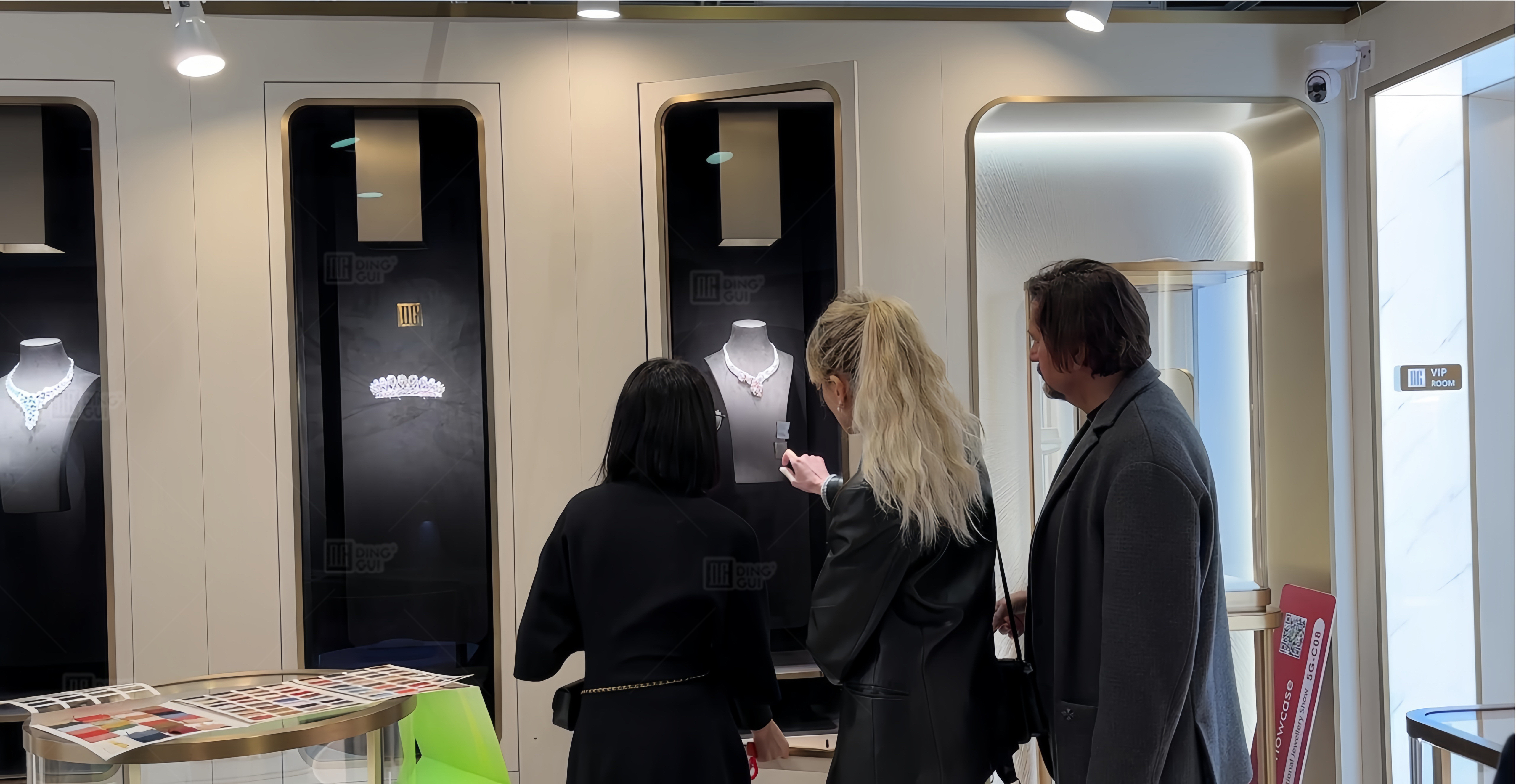 Missed the Hong Kong International Jewellery Show? Did You Miss the Chance to Dance with Jewellery Art? 1