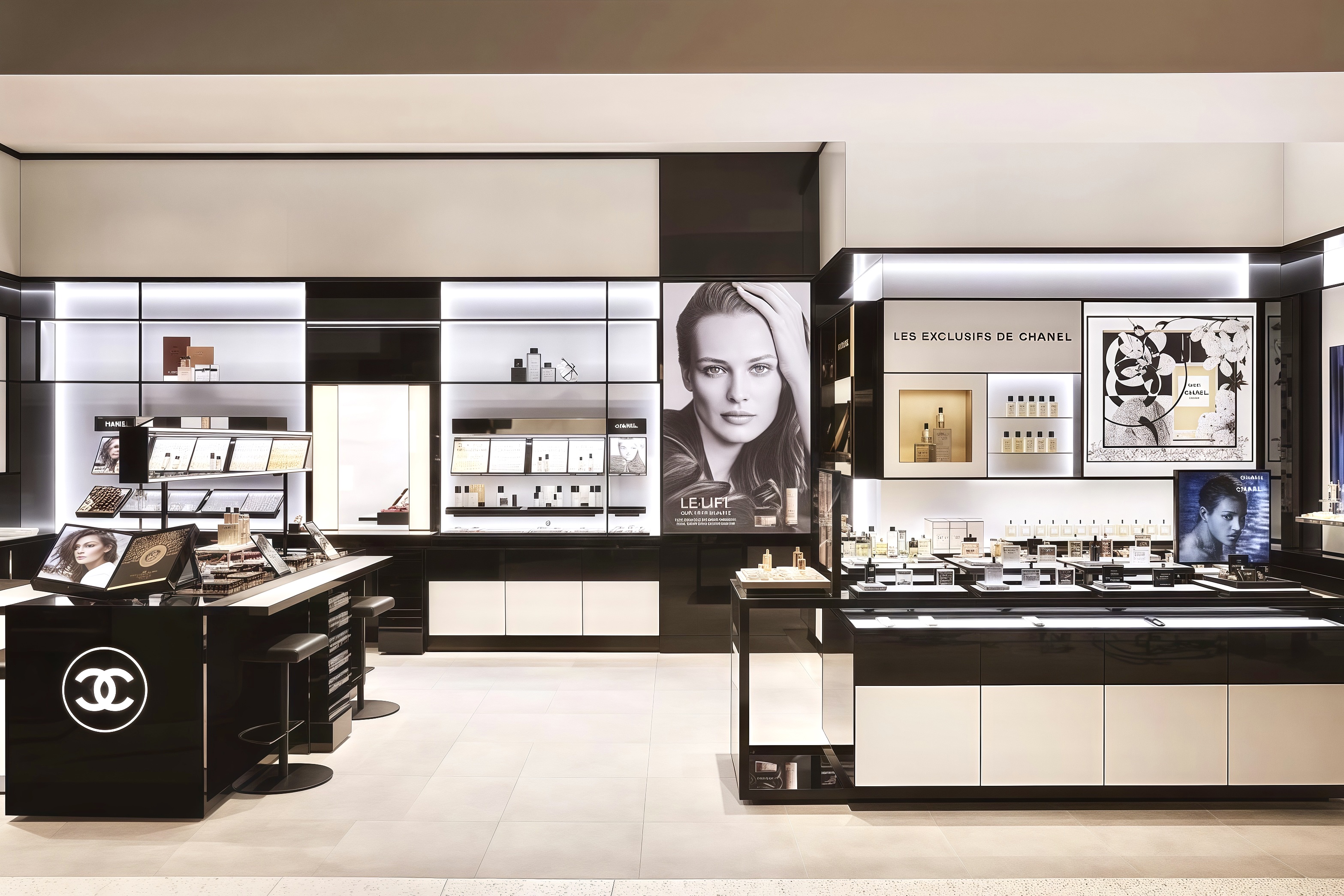 How DG Display Showcase is Redefining High-End Perfume Displays? 1