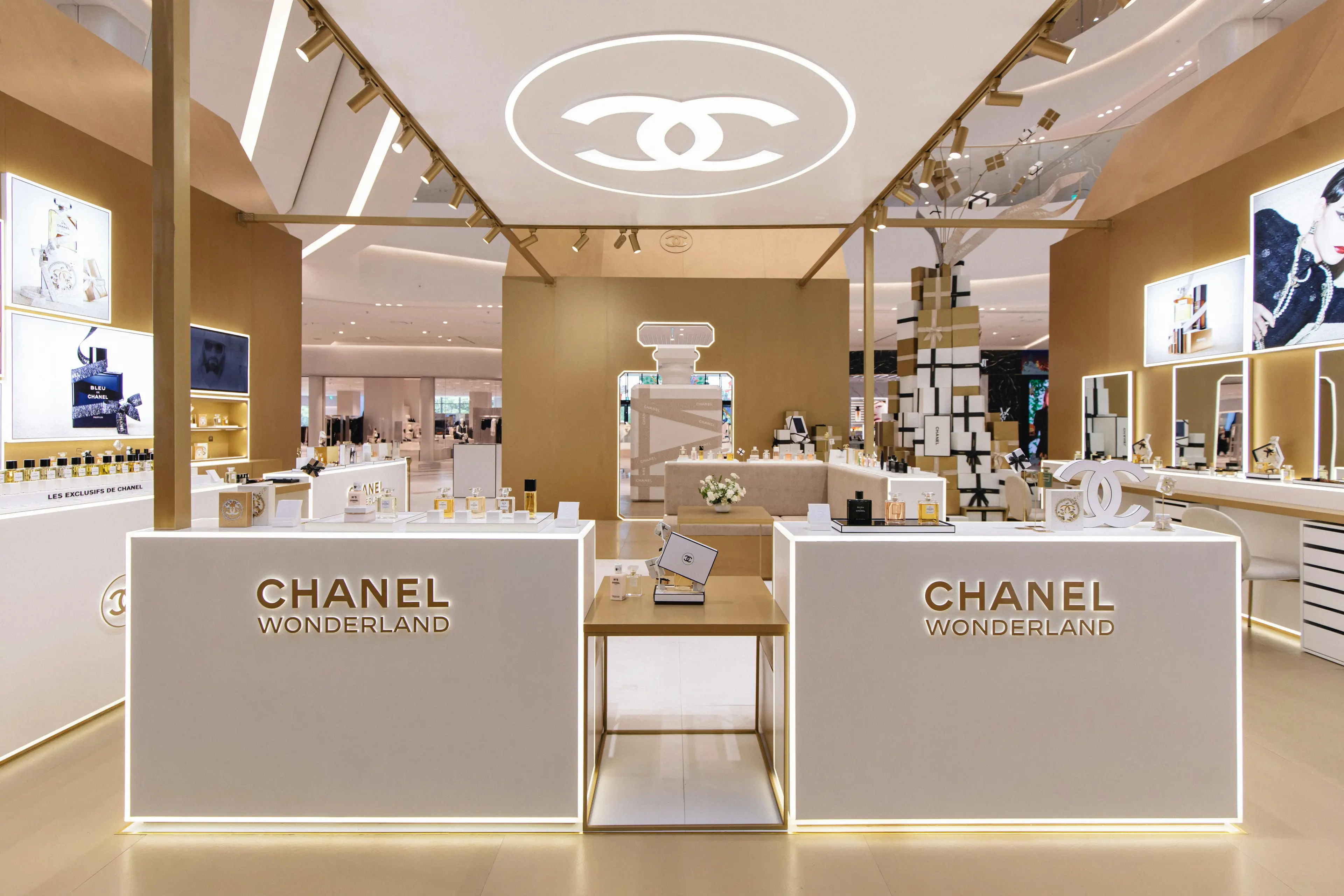 Key Details in Perfume Display Cabinet Design That Should Not Be Ignored 1