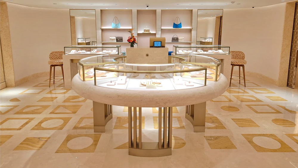 Efficient display, DG showcase empowers jewelry 2