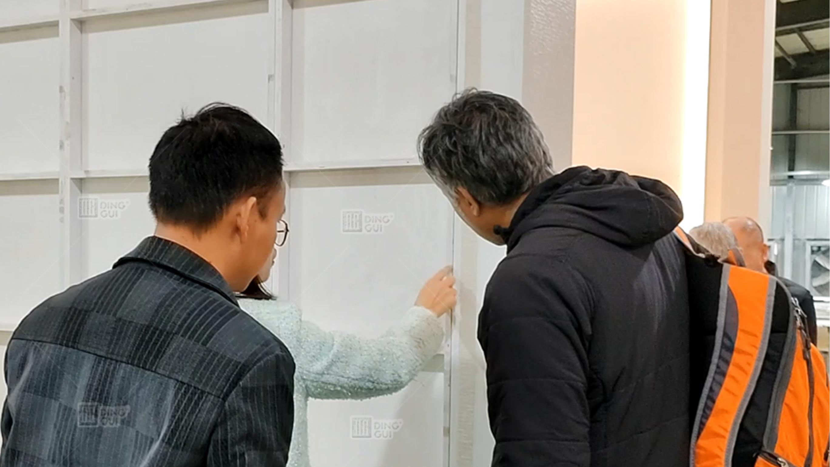 How to Break the Market Competition with Unique Jewelry Display Cabinet Designs 2