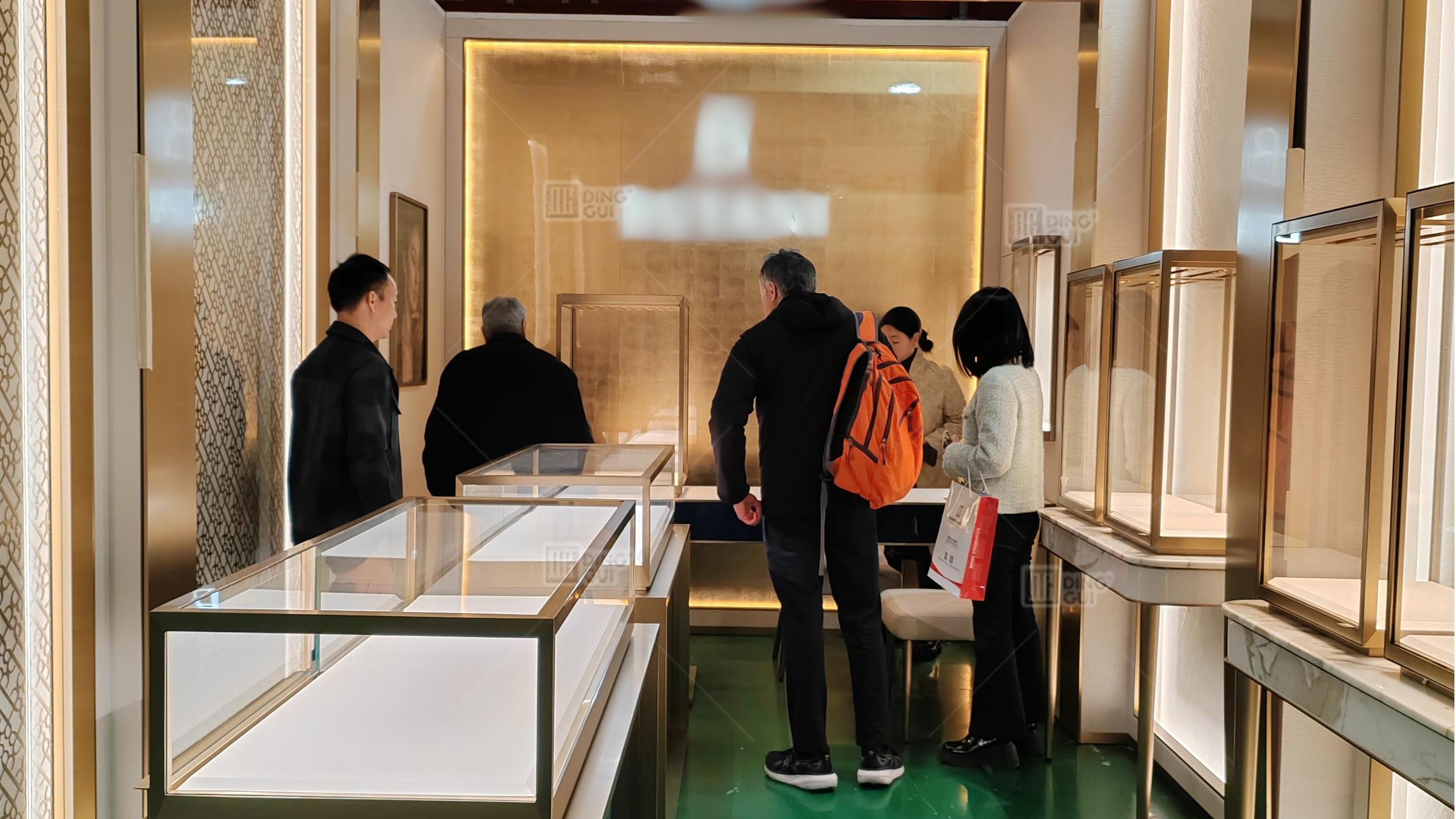 How to Break the Market Competition with Unique Jewelry Display Cabinet Designs 1