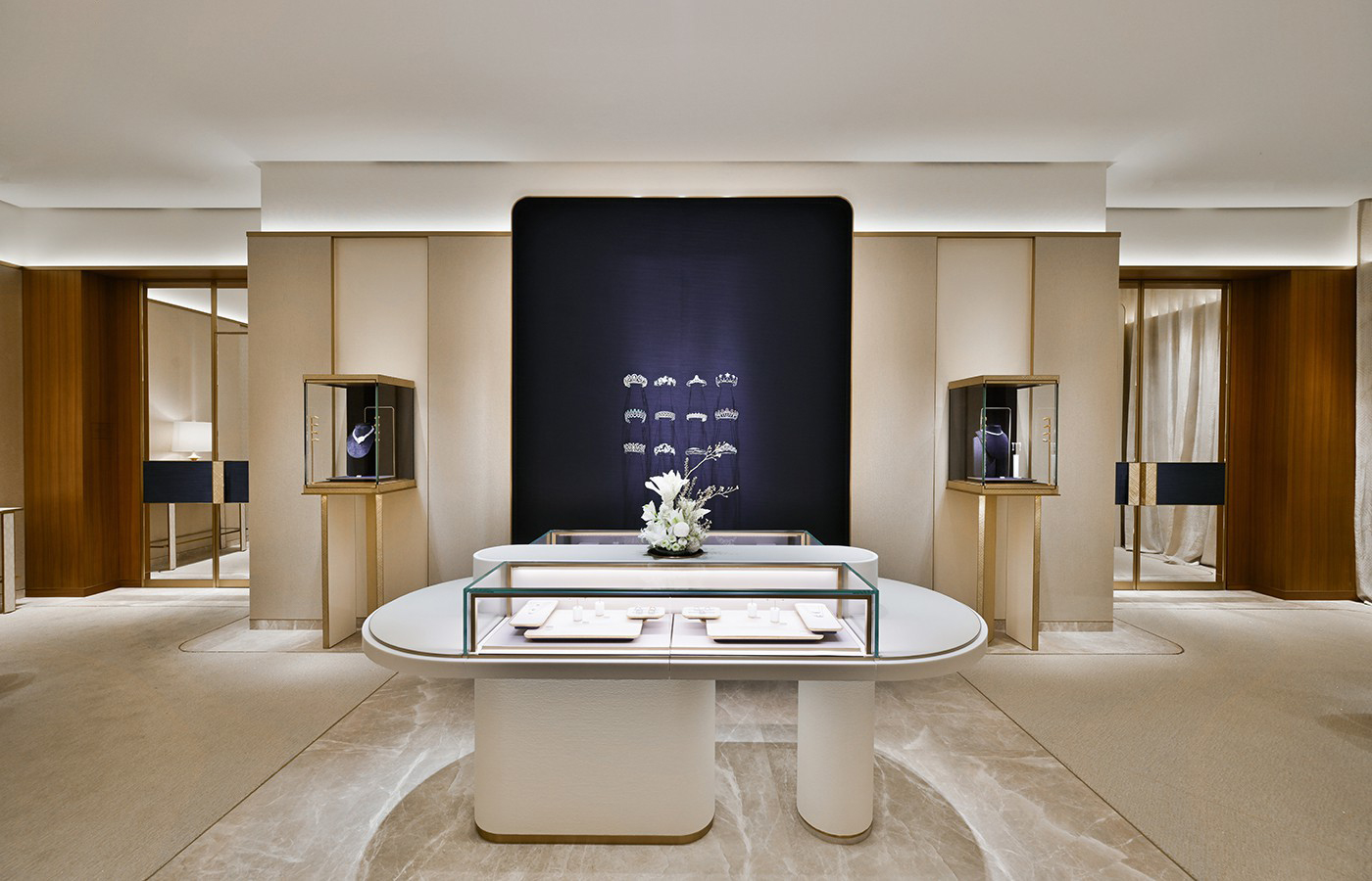 Breaking Tradition: How Custom Jewelry Showcases Perfectly Match Your Brand Culture 2