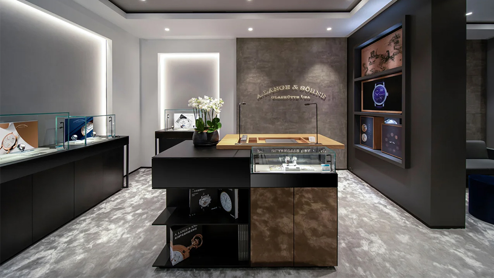 How Does DG Boost Watch Brand Premium with High-End Display Design? 1