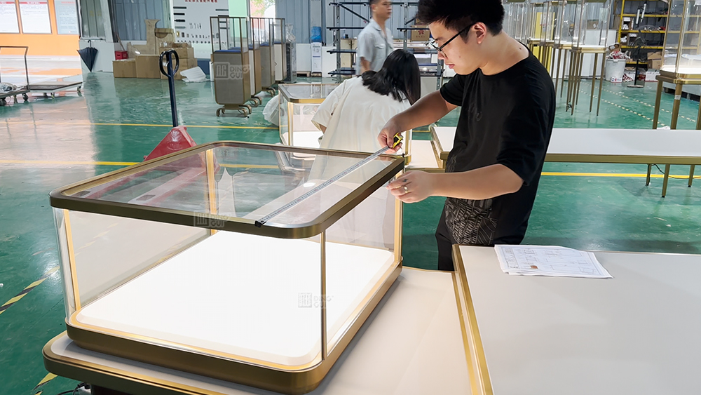 How does DG enhance brand credibility by rigorously quality-controlling jewelry display showcases? 2