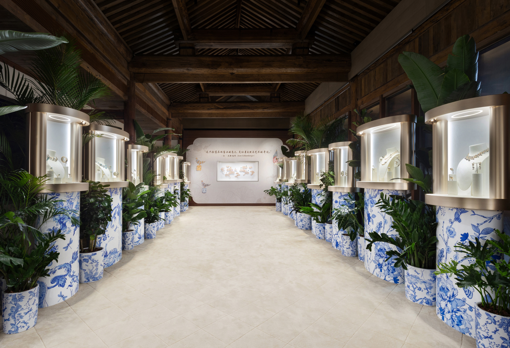 Warum lassen Sie DG Display Showcase Ihrer Marke nicht mehr Vitalität und Innovation einhauchen? 2