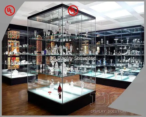 Eco-Friendly Glass Museum Showcase 1