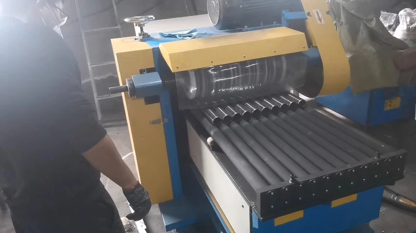 Nueva máquina pulidora de espejos para tubos de cobre y acero inoxidable con motor y rodamientos. Potencia: 11,87 kW. Peso: 900 kg. 1