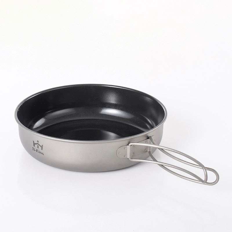 Titanium frying pan with non-stick ceramic glaze coating and swing-out folding handle 1