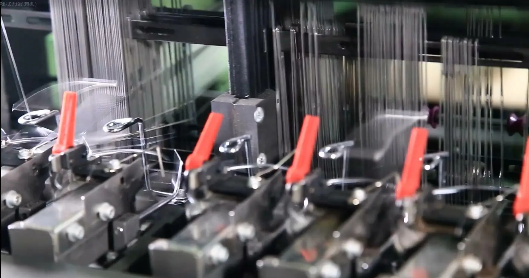 Oblique speed shuttle less loom 1