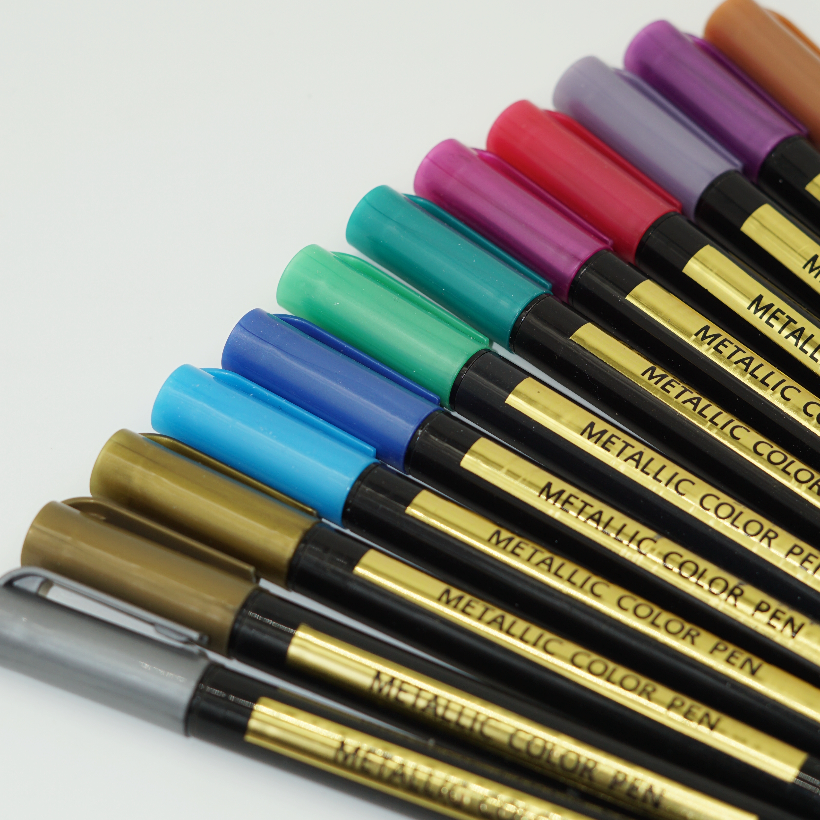Factory Wholesale 12 Colors Metallic Color Marker Pen Quickly Dry Non-toxic Works on Multi Surfaces 4