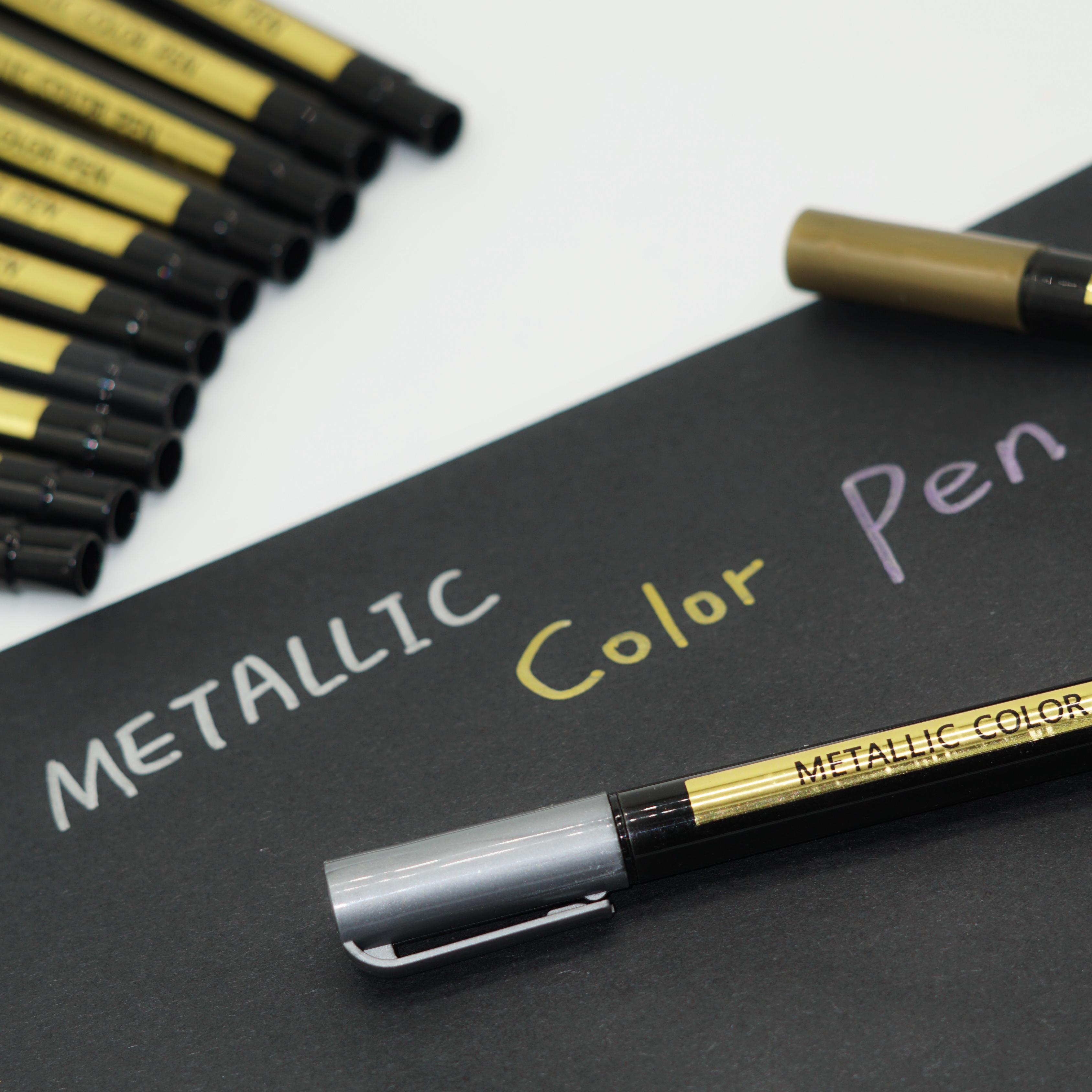 Factory Wholesale 12 Colors Metallic Color Marker Pen Quickly Dry Non-toxic Works on Multi Surfaces 6