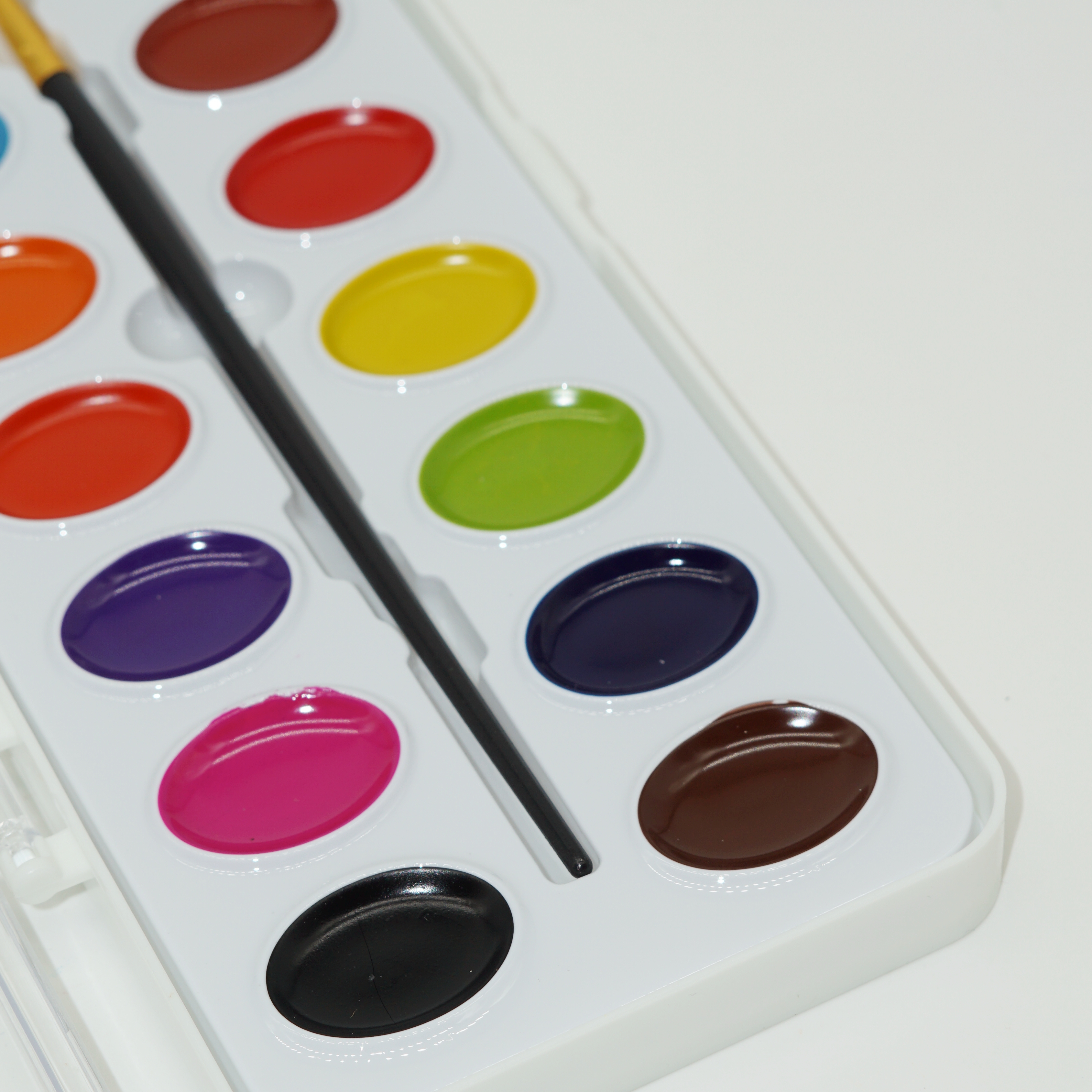 Factory Price Wholesale Custom Supplier of 16 Colors Semi-moist Watercolor Paint Set with Brush 3