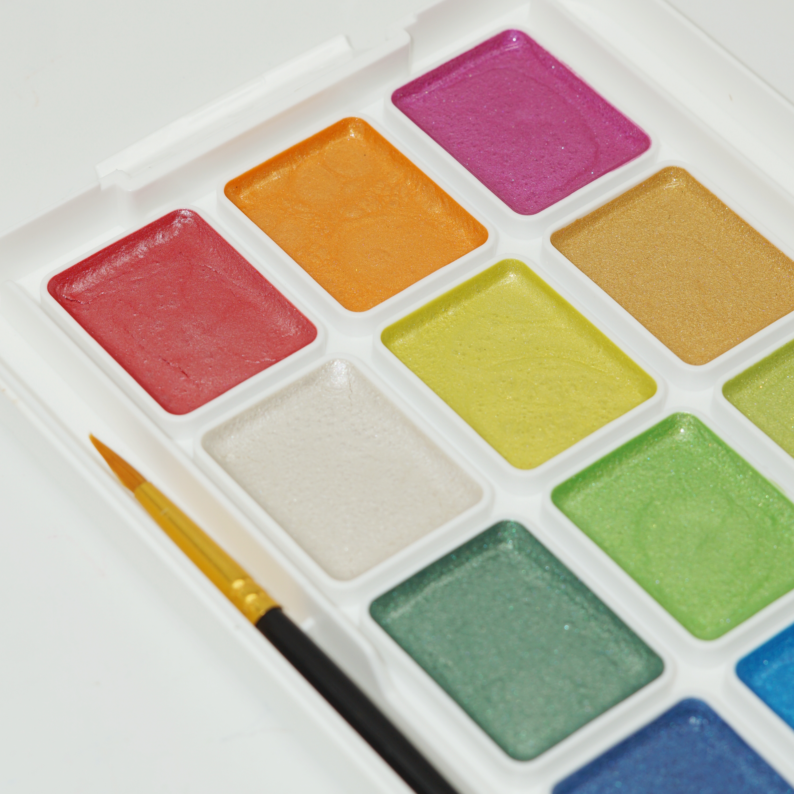High-quality Wholesale and Custom Metallic Glitter 18 Colors Semi-moist Watercolor Paint Set with Paintbrush 5