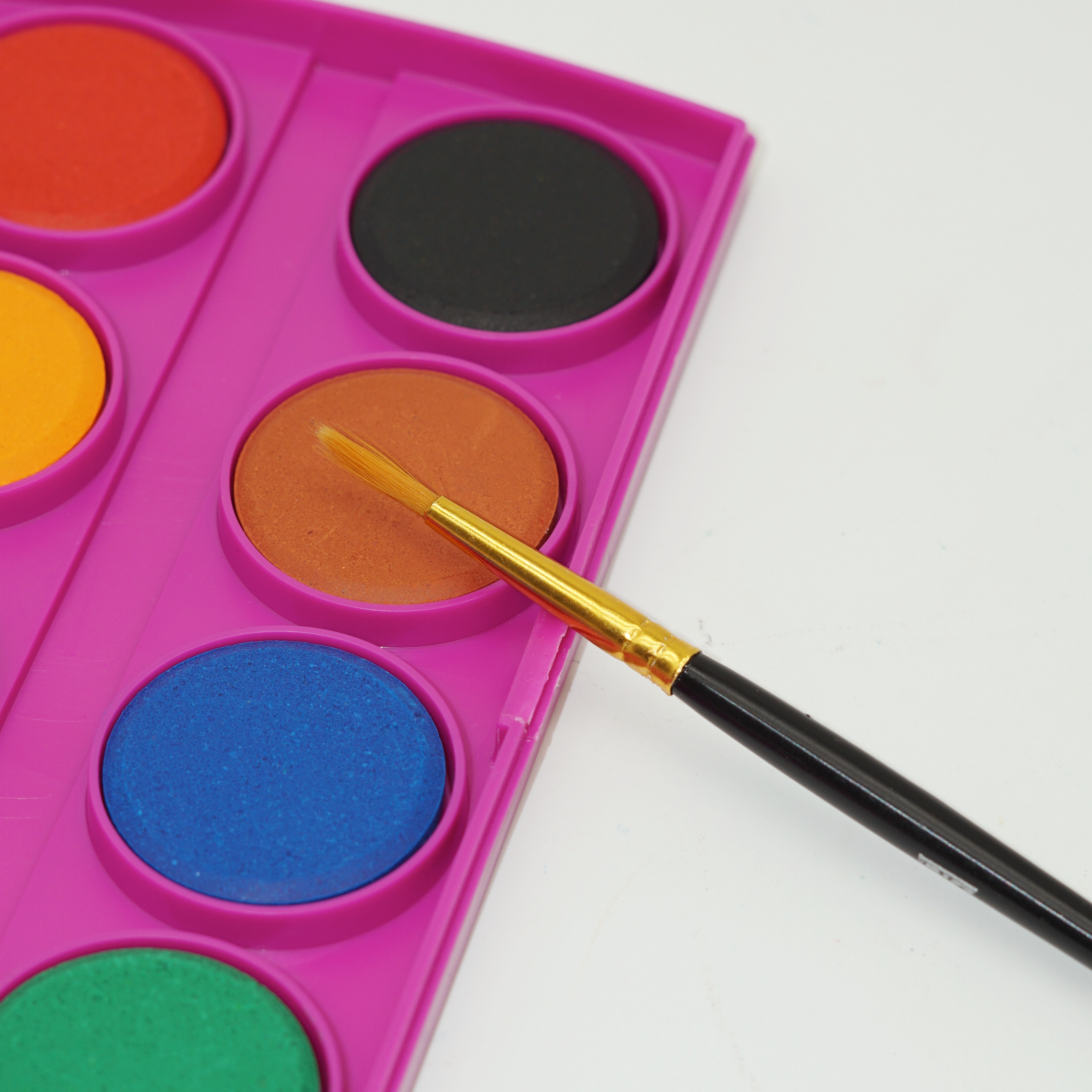 Wholesale and Custom High Quality 8 Colors Solid Watercolor Paint Set Supplier 3