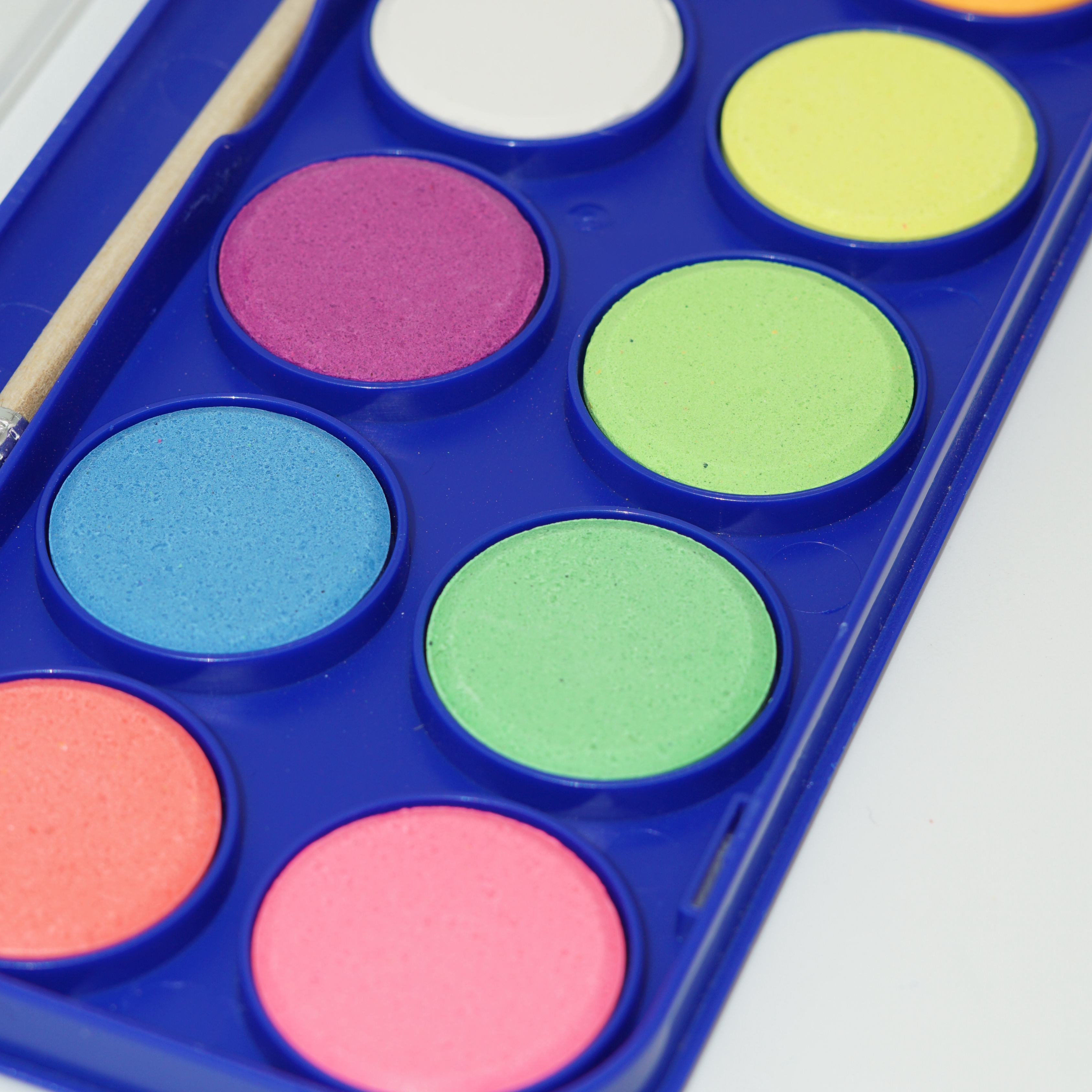 Juego de acuarela sólida de 12 colores fluorescentes personalizados al por mayor con pincel de madera 4