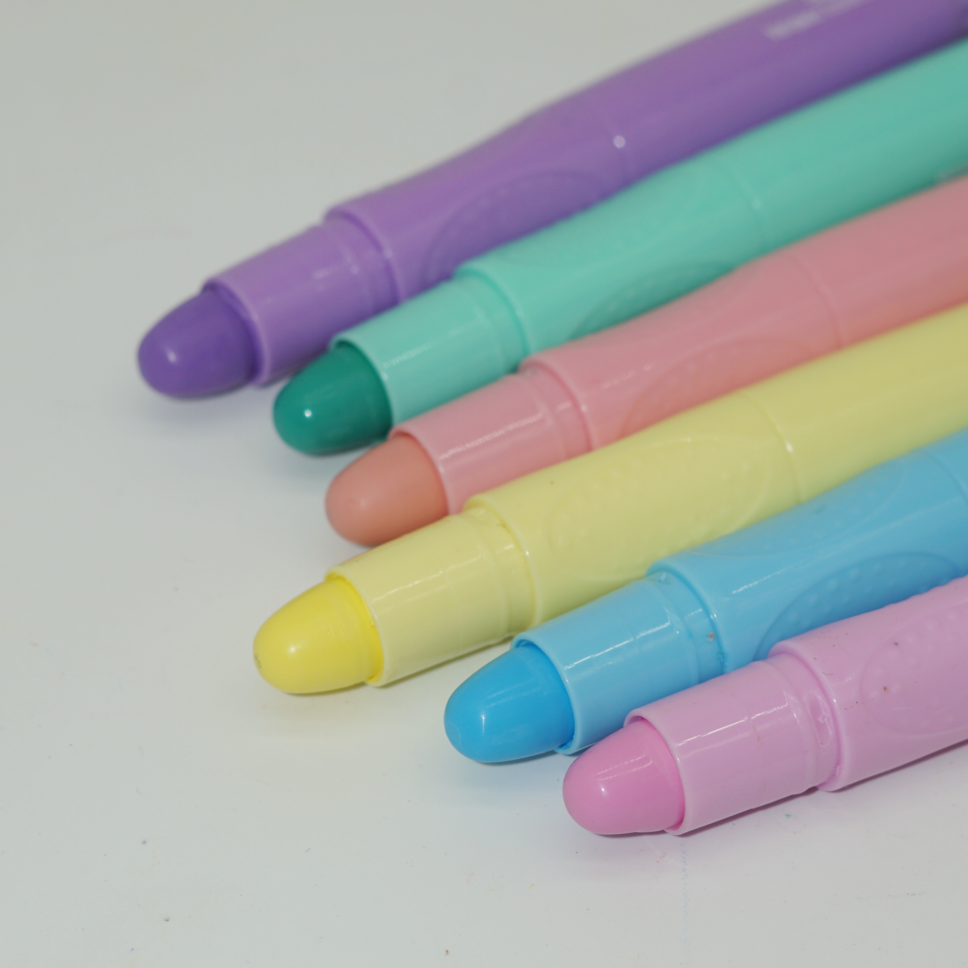 Wholesale Macarons 6 Colors Non Toxic Gel Crayons Highlighter for Children Painting Writing 5