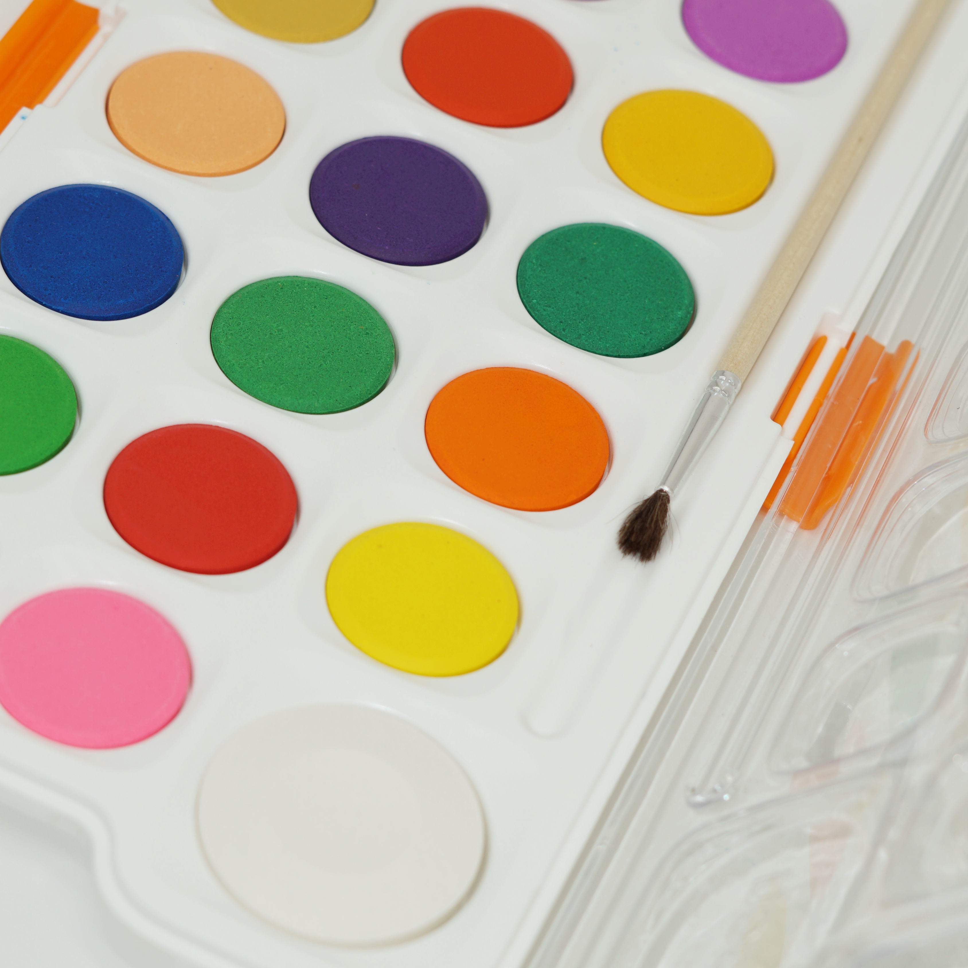 High Quality Wholesale 21 Colors Solid Watercolor Paint Set with Paintbrush 4