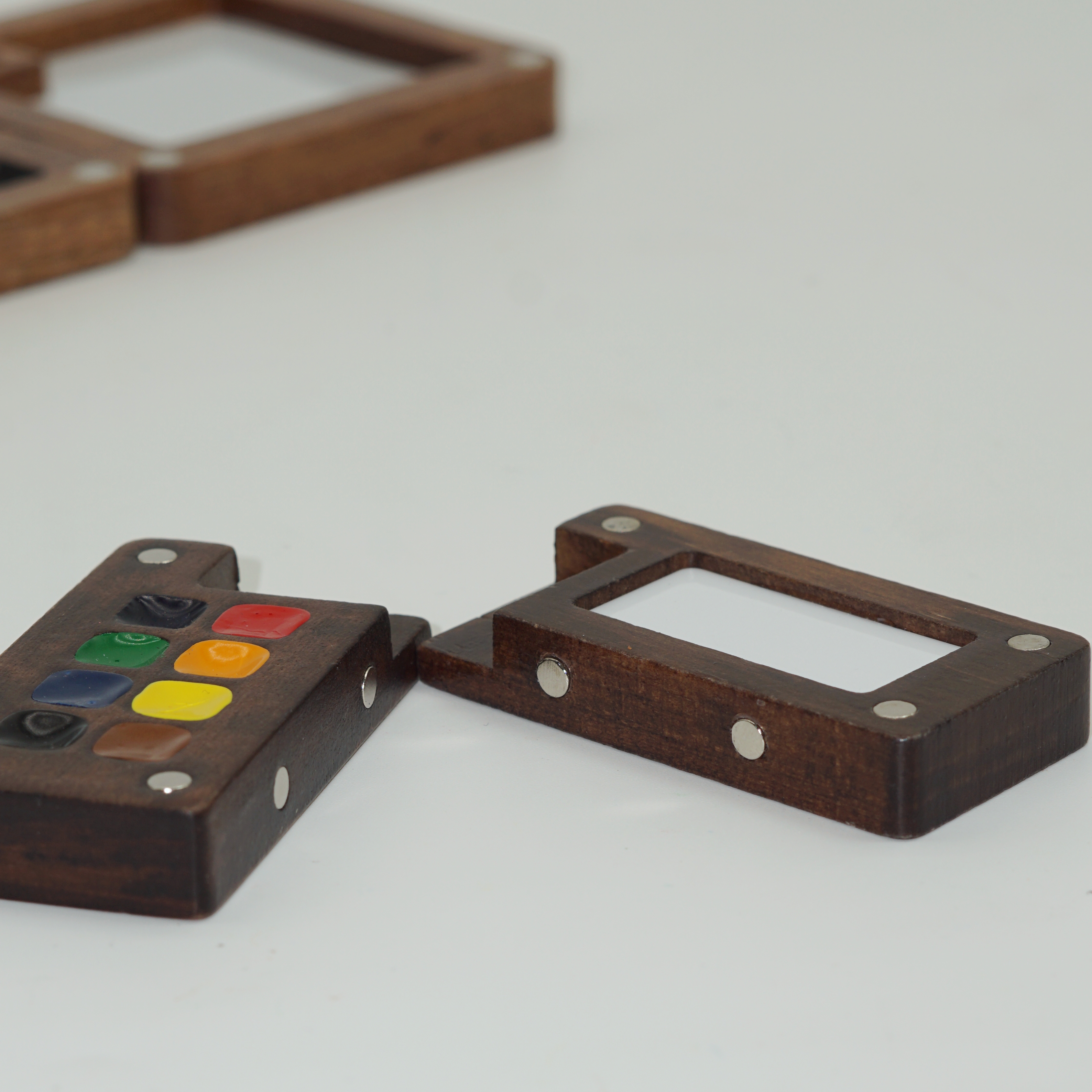 Venta al por mayor, juego de acuarela en miniatura de madera sólida de 8 colores personalizado, hecho a mano, fácil de transportar, para dibujar, pintar o esbozar de la naturaleza. 8