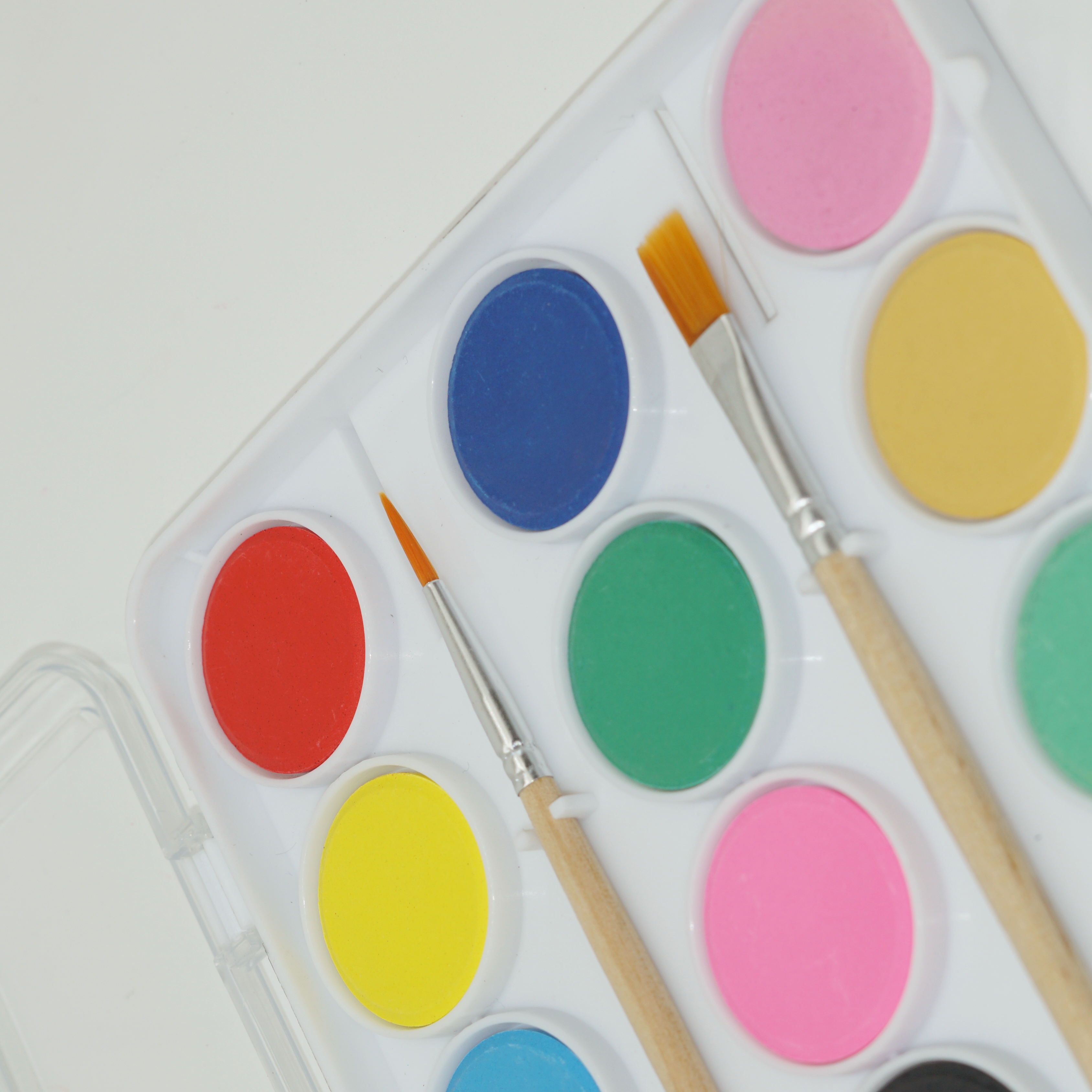High Quality Macaron Color 18 Colors Solid Watercolor Cake Set with 2pcs Wooden Brushes 8