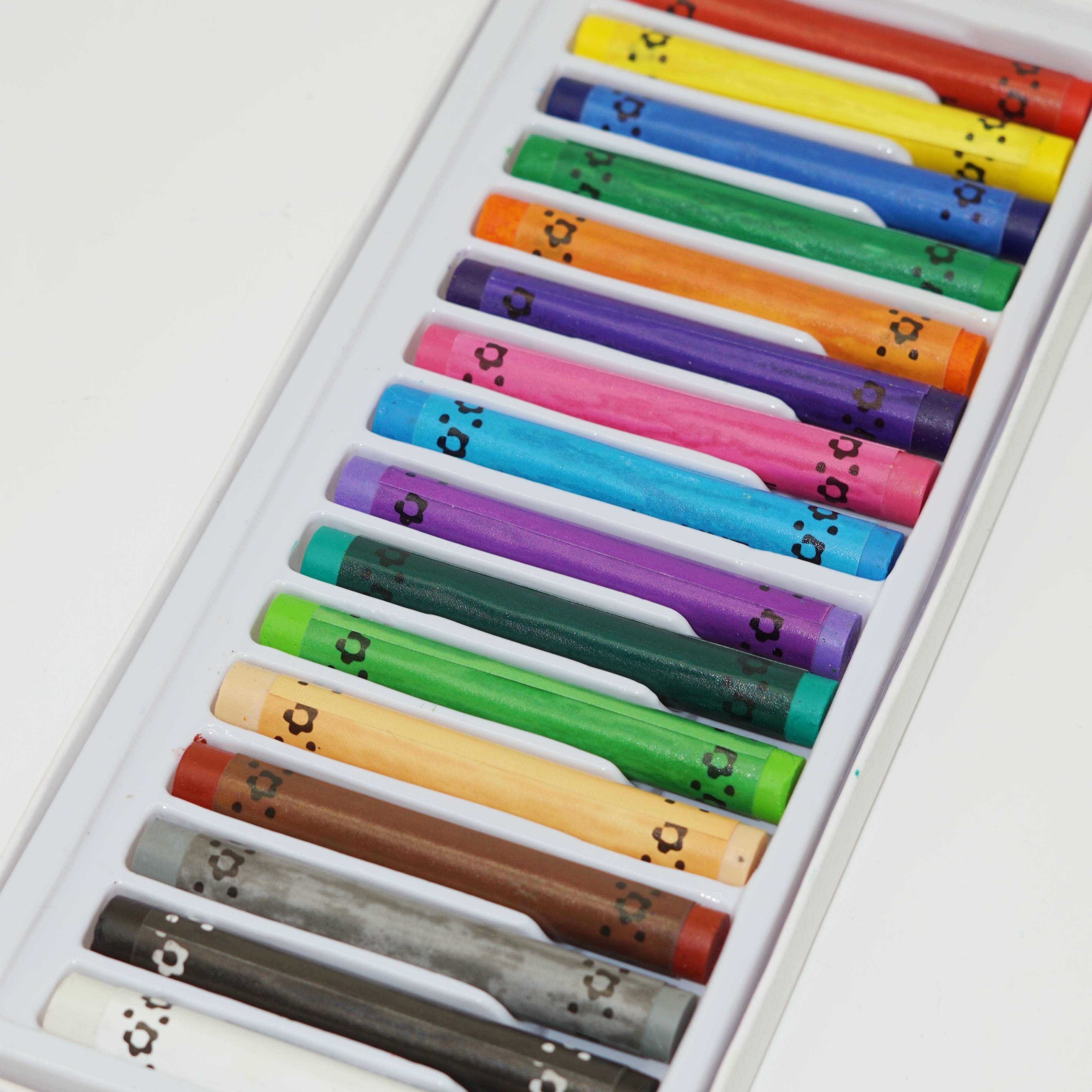Cute Packaging 16 Colors Oil Pastel Set for Children and Artist 9