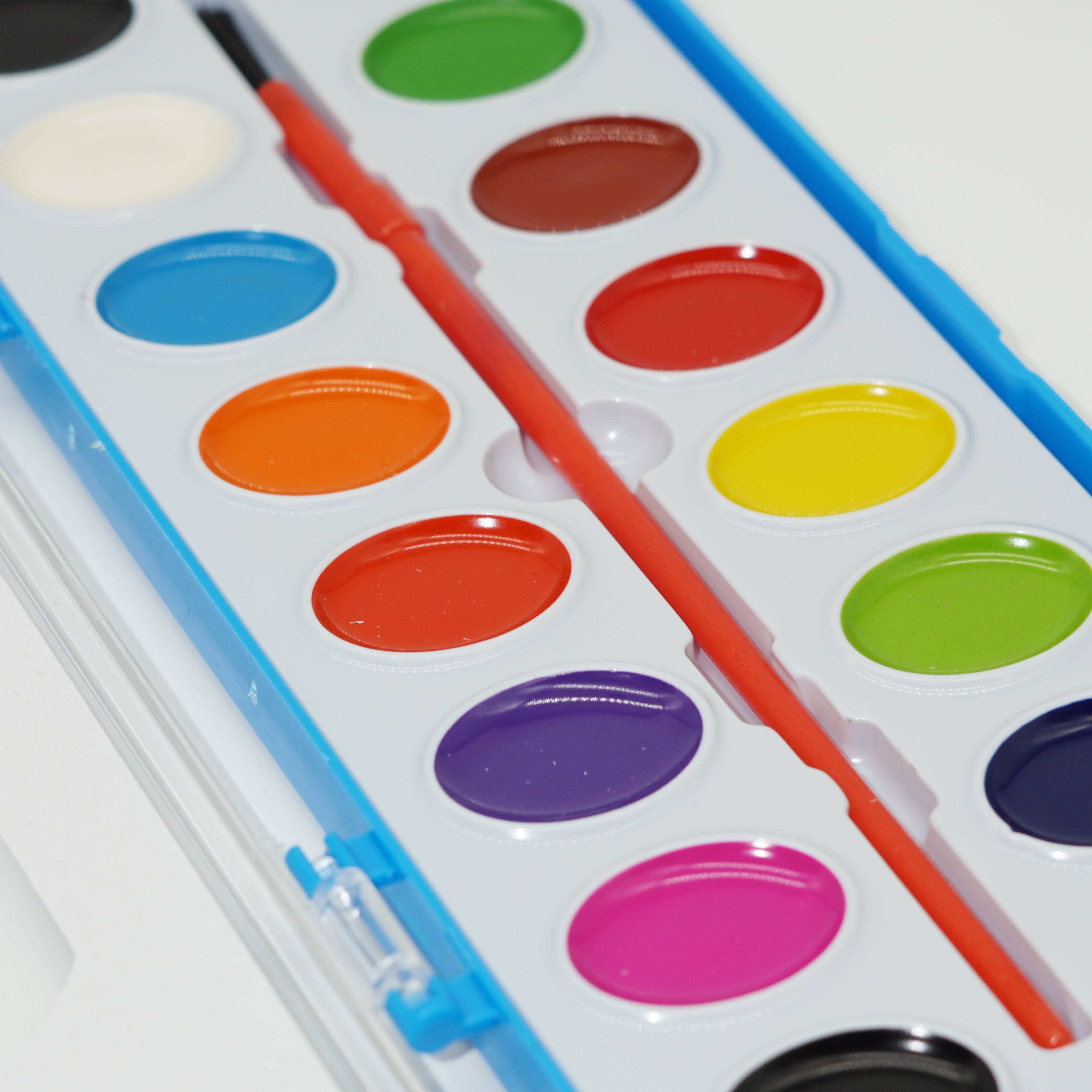 16 Colors Washable Watercolors Semi Dry Paint Includes Artist Brush 4