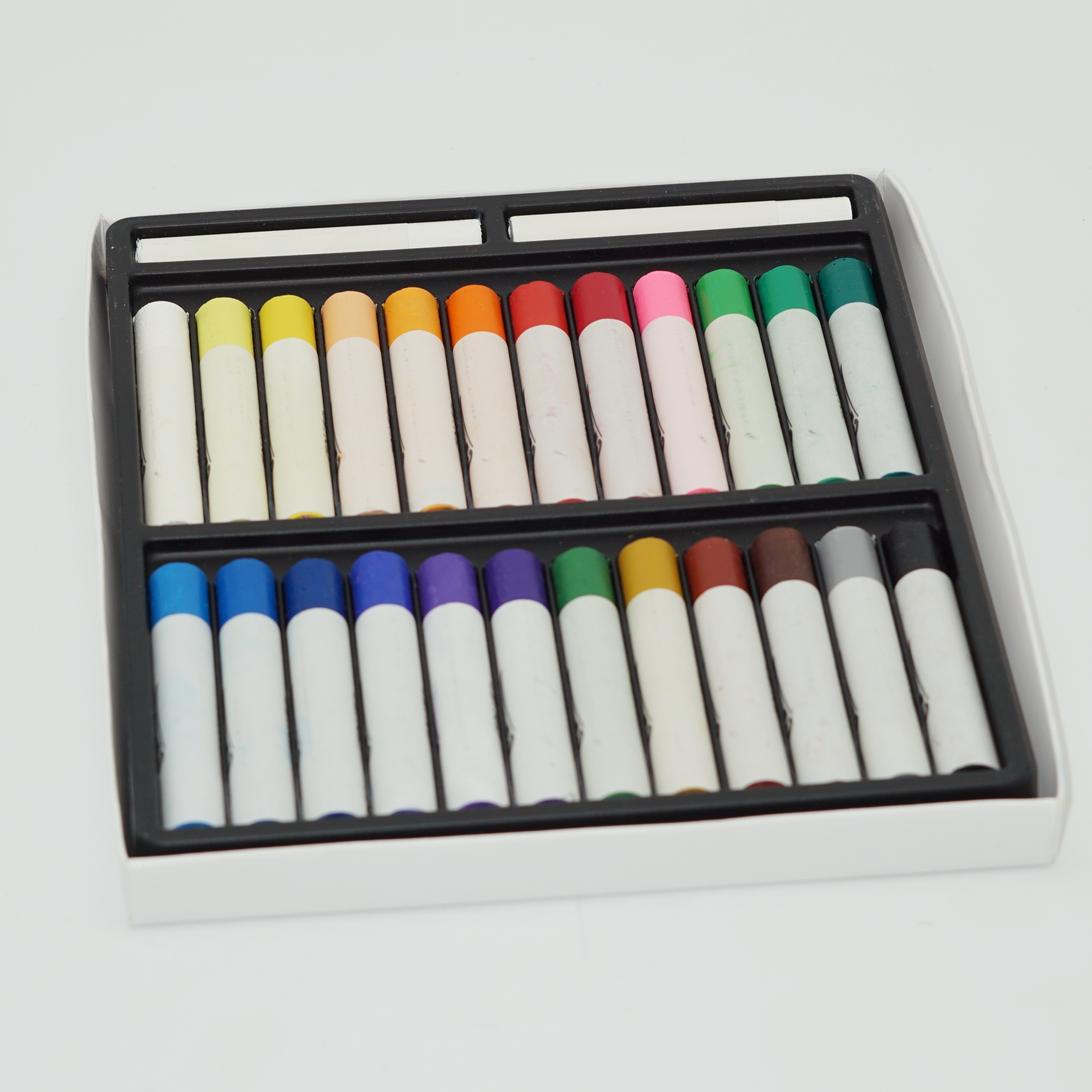 Wholesale Customize 26pcs Smooth Painting 24 Colors Oil Pastel Extra 2pcs White Colors Box Set for Children and Artist 3