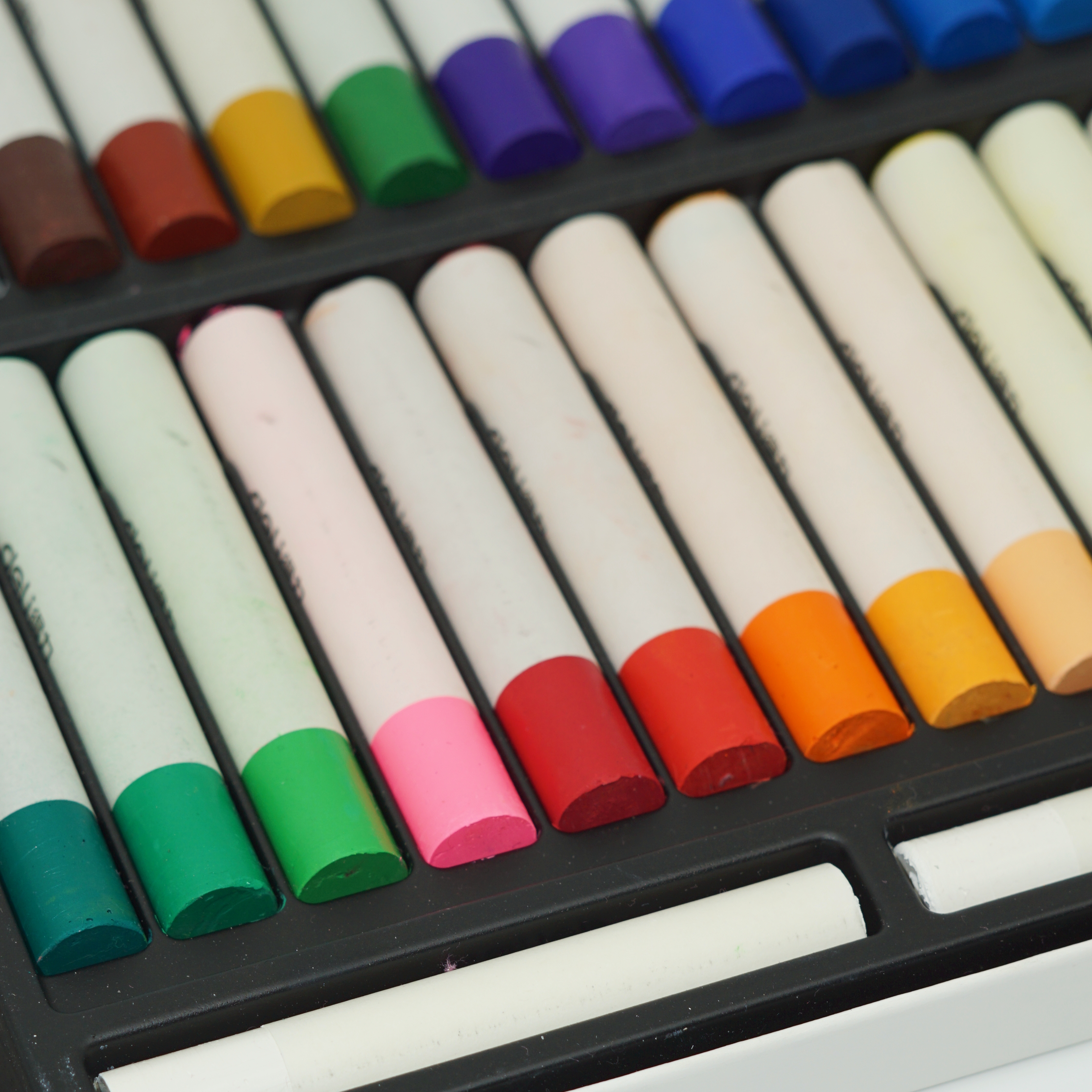 Wholesale Customize 26pcs Smooth Painting 24 Colors Oil Pastel Extra 2pcs White Colors Box Set for Children and Artist 4