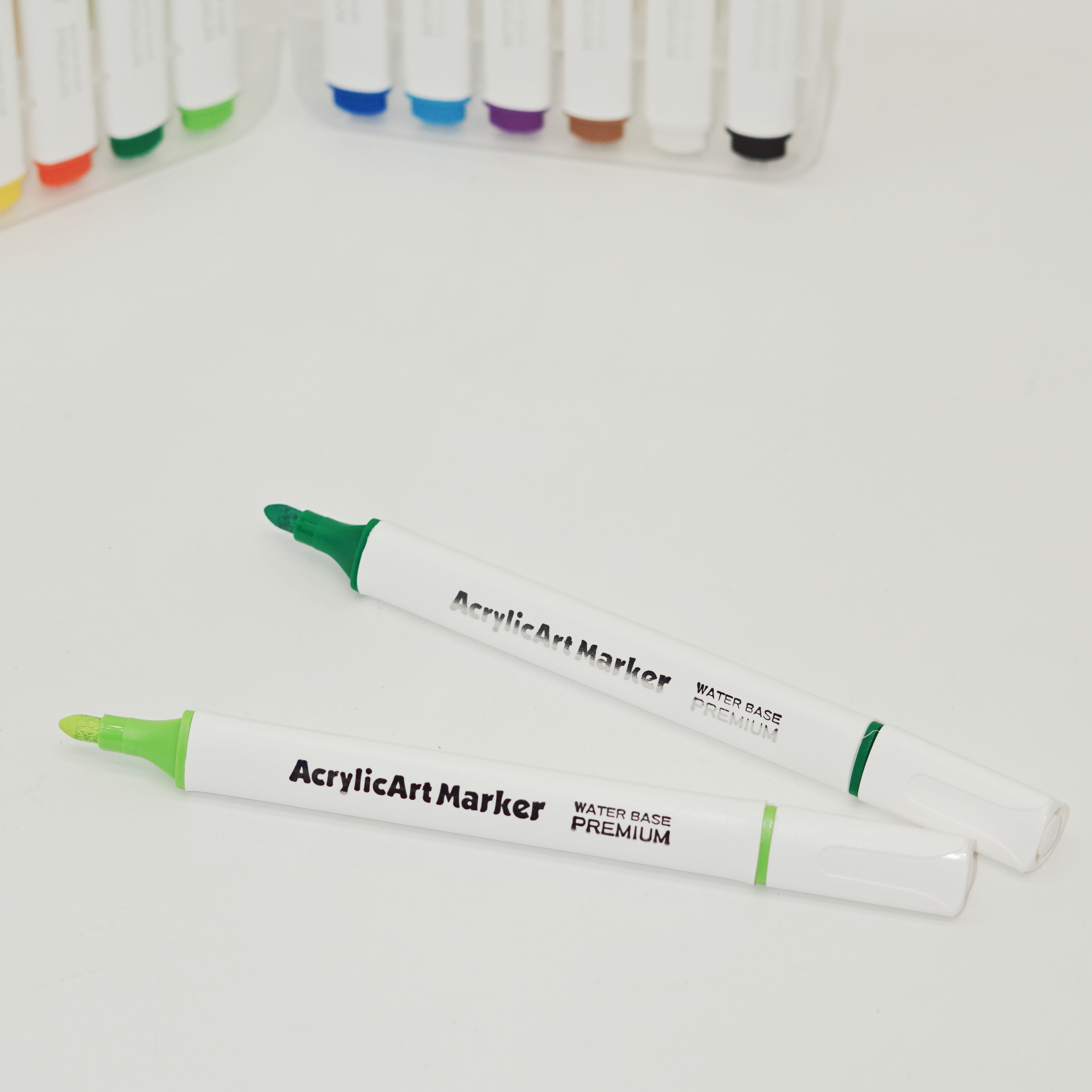 Wholesale Custom High Quality Triangle Barrel Acrylic Marker Stationery Art Supplies Set Manufacturer 4