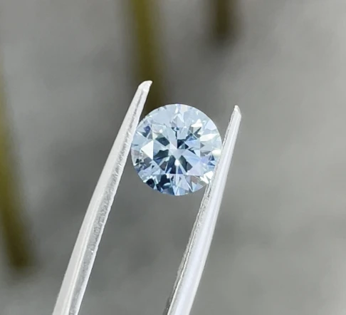 Fancy intense blue Round-Cut Lab-Grown  VS1 Excellent Cut Diamond 1