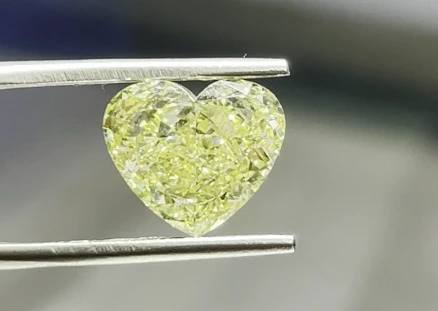Lab-Grown Fancy Yellow Heart-shaped VS1 CVD Diamond With IGI Certified 1