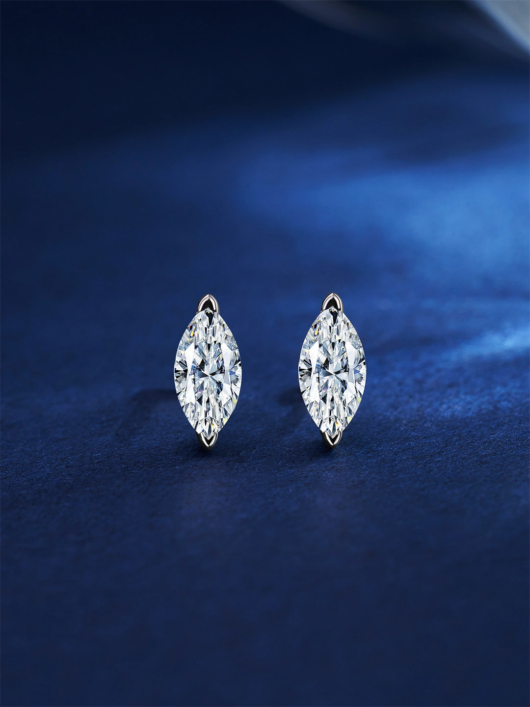 Lab-Grown Marquise-Cut VS1 Clarity EXcellent Cut Diamond Earrings 1