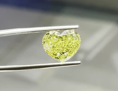 Lab Grown Heart-Shaped Fancy Intense Yellow Excellent VS1 Clarity Diamond 5.54ct 1