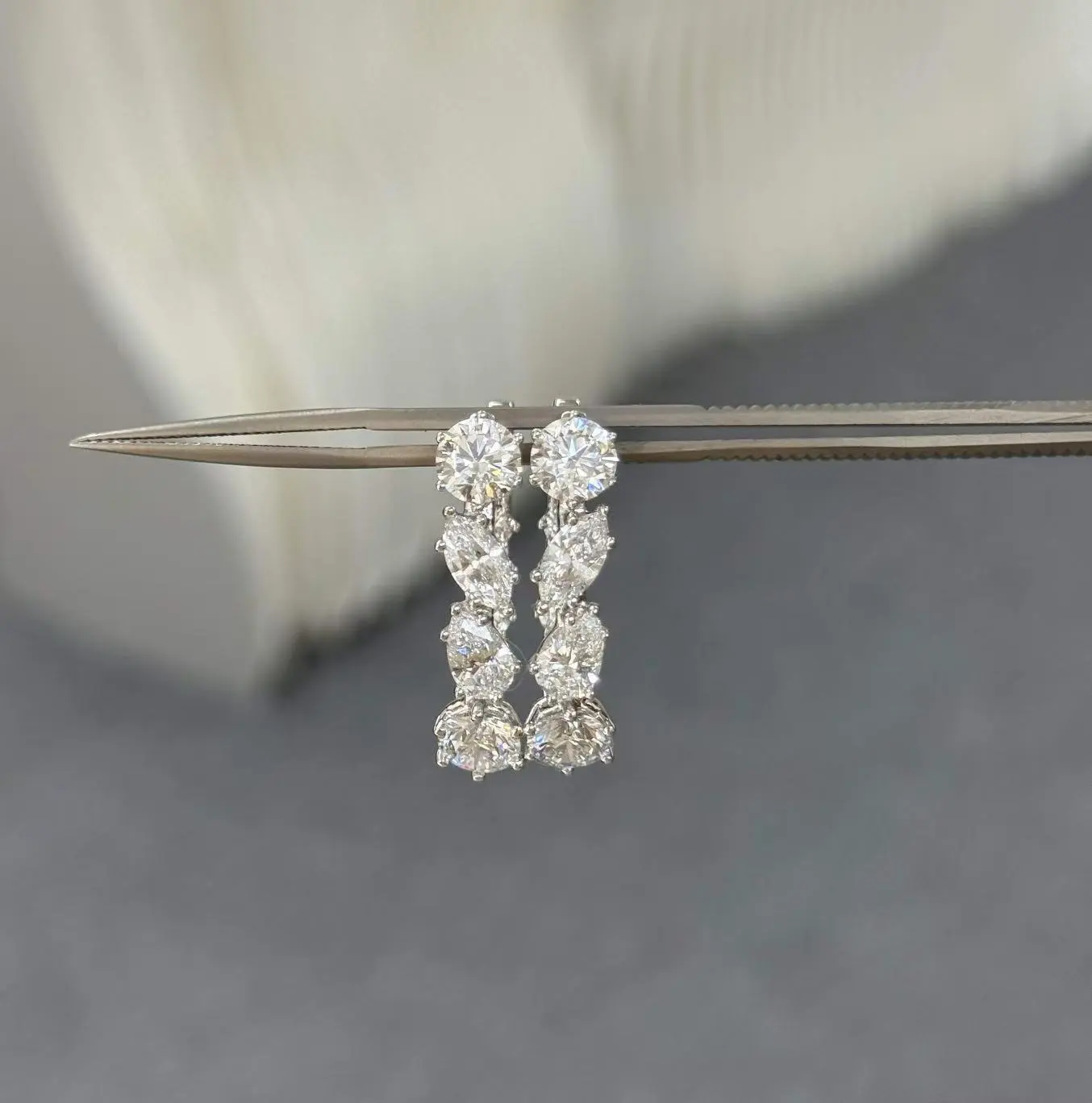 Muffle Cut & Pear-Shaped Lab Diamond Stud Earrings E VS1 1