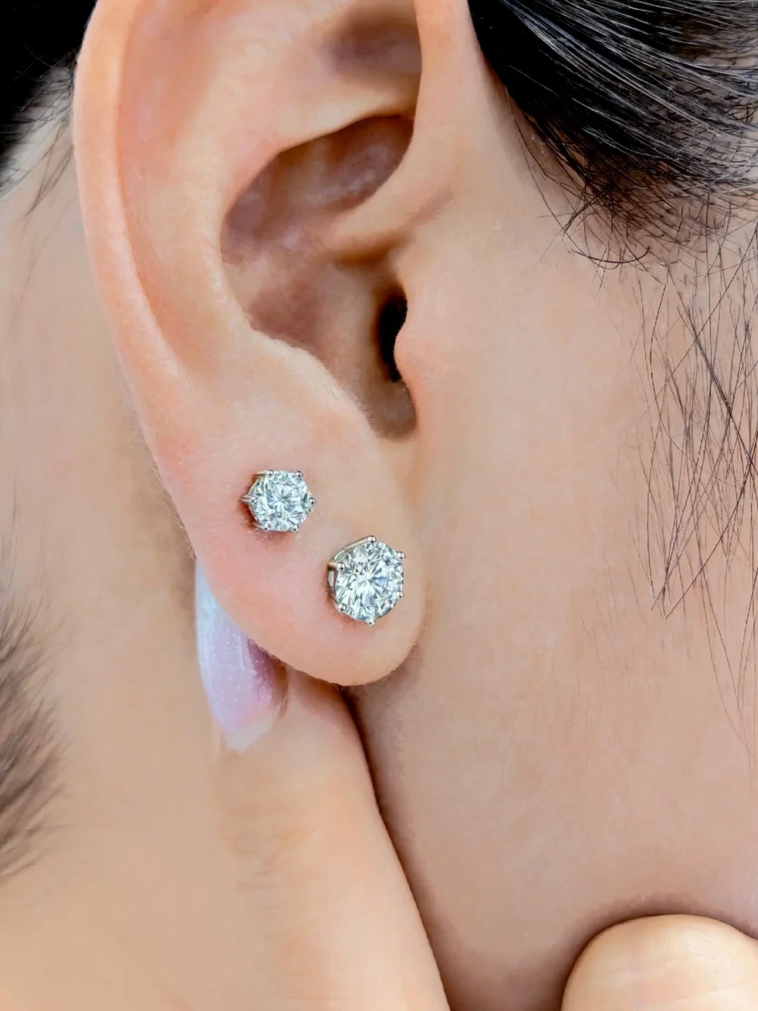 18K White Gold Classic Design Lab Grown Diamond Earrings Jewelry IGI Certified Round shape diamond Earrings 1